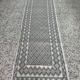 Hand-woven white and gray margoum rug