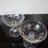 2 coupes à champagne anciennes en verre soufflé facetté