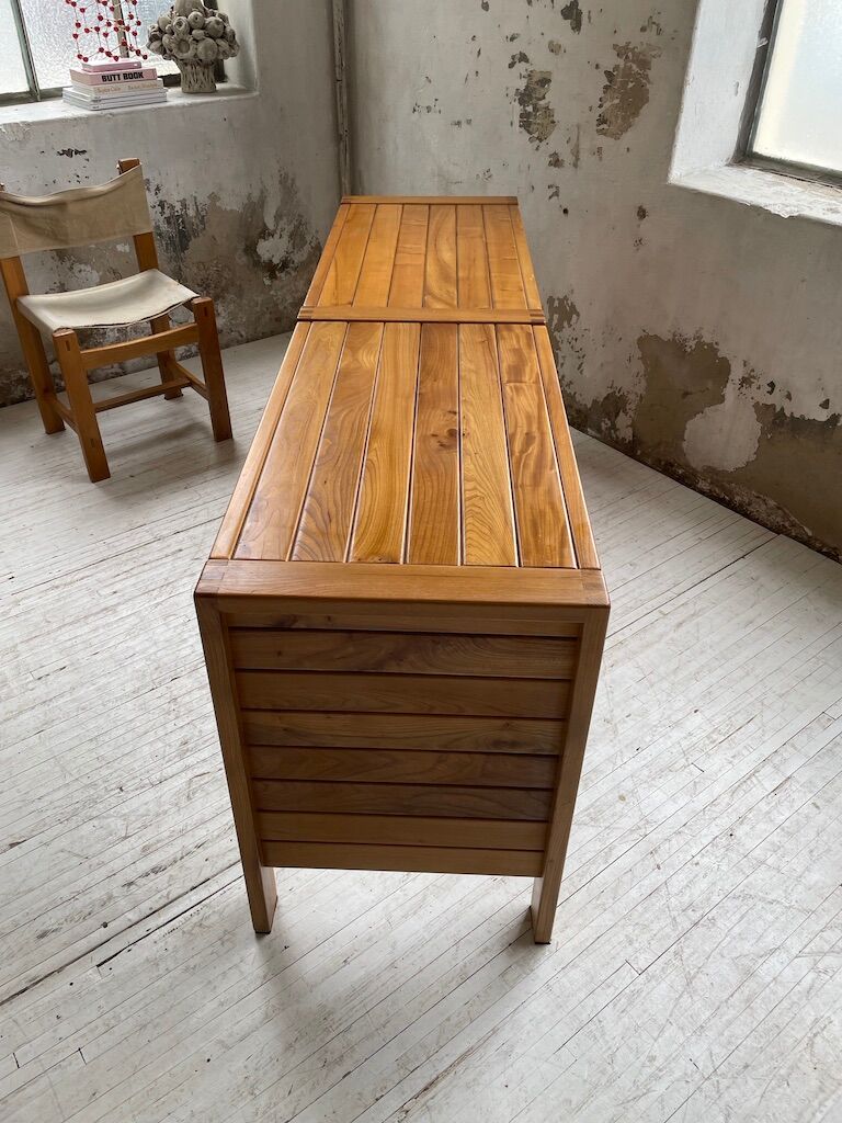 Regain dresser office row