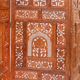 Indian screen with 4 leaves in teak wood with rich openwork decoration of grape leaves