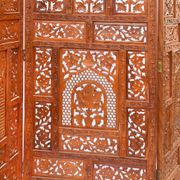 Indian screen with 4 leaves in teak wood with rich openwork decoration of grape leaves