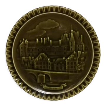 Plate in slip Gien decoration " castle of Gien "