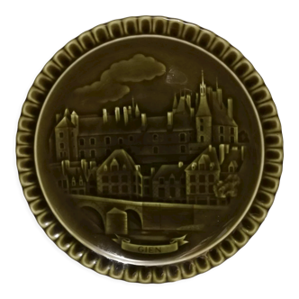 Plate in slip Gien decoration " castle of Gien "