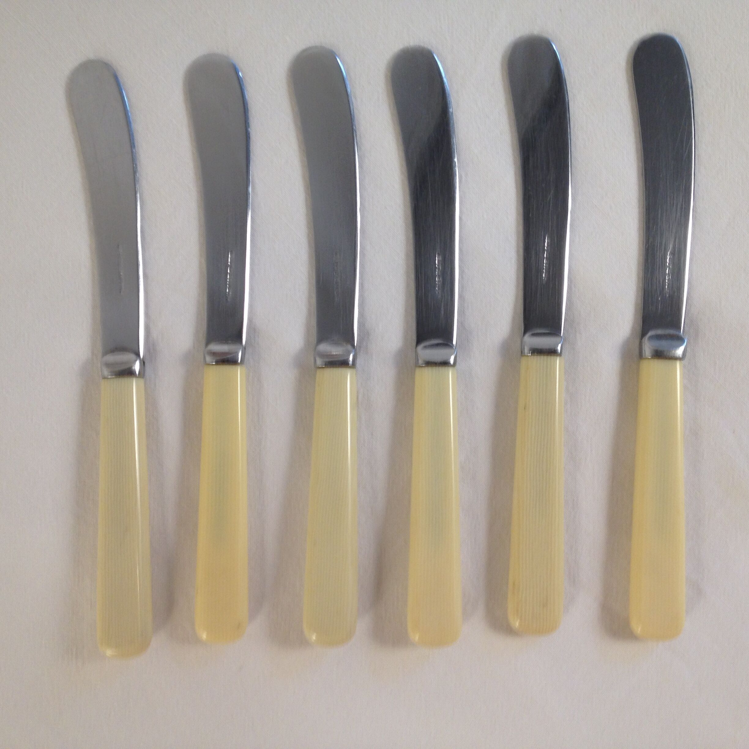 6 English butter knives