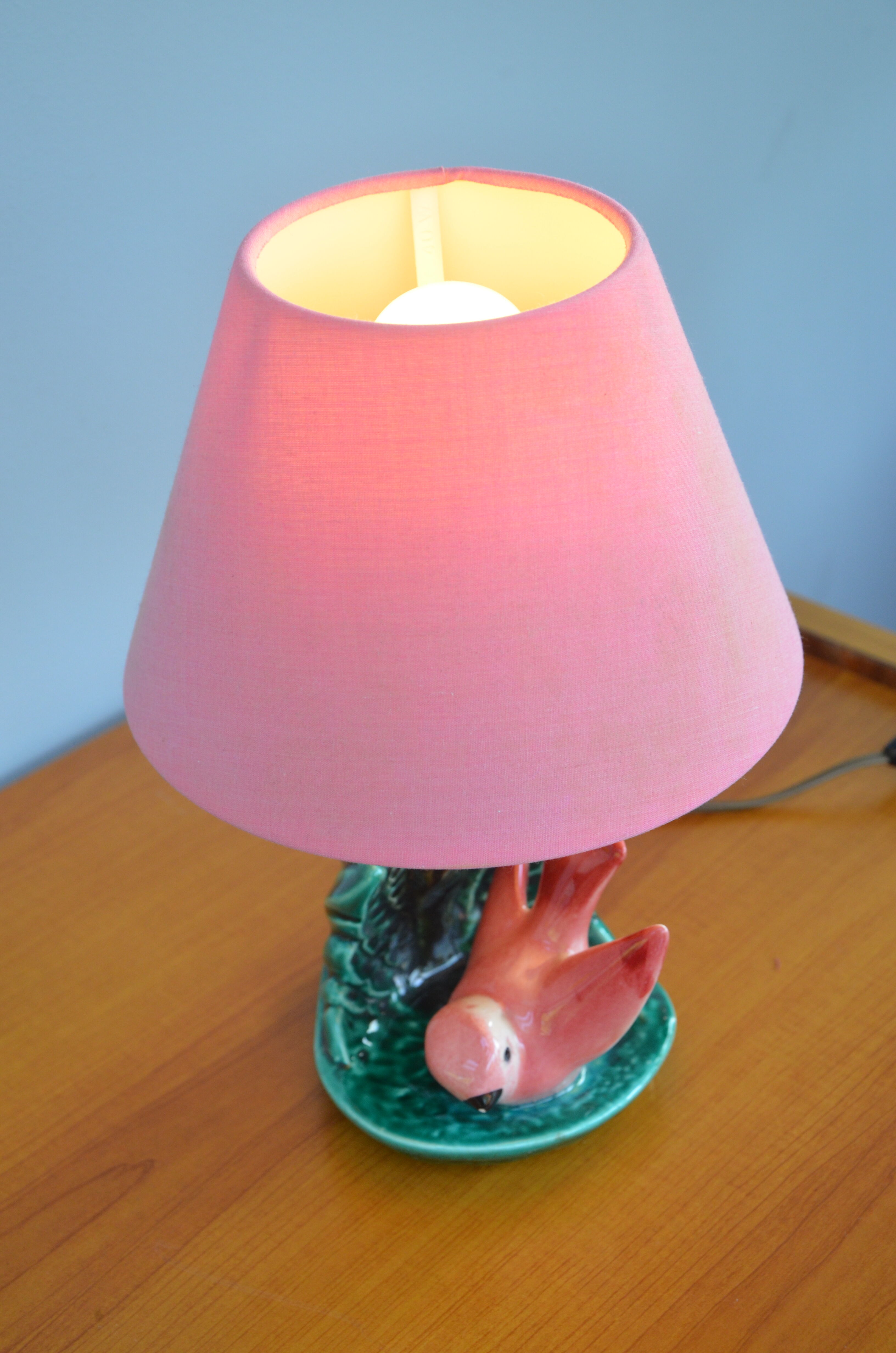 Barbtine lamp with little pink bird