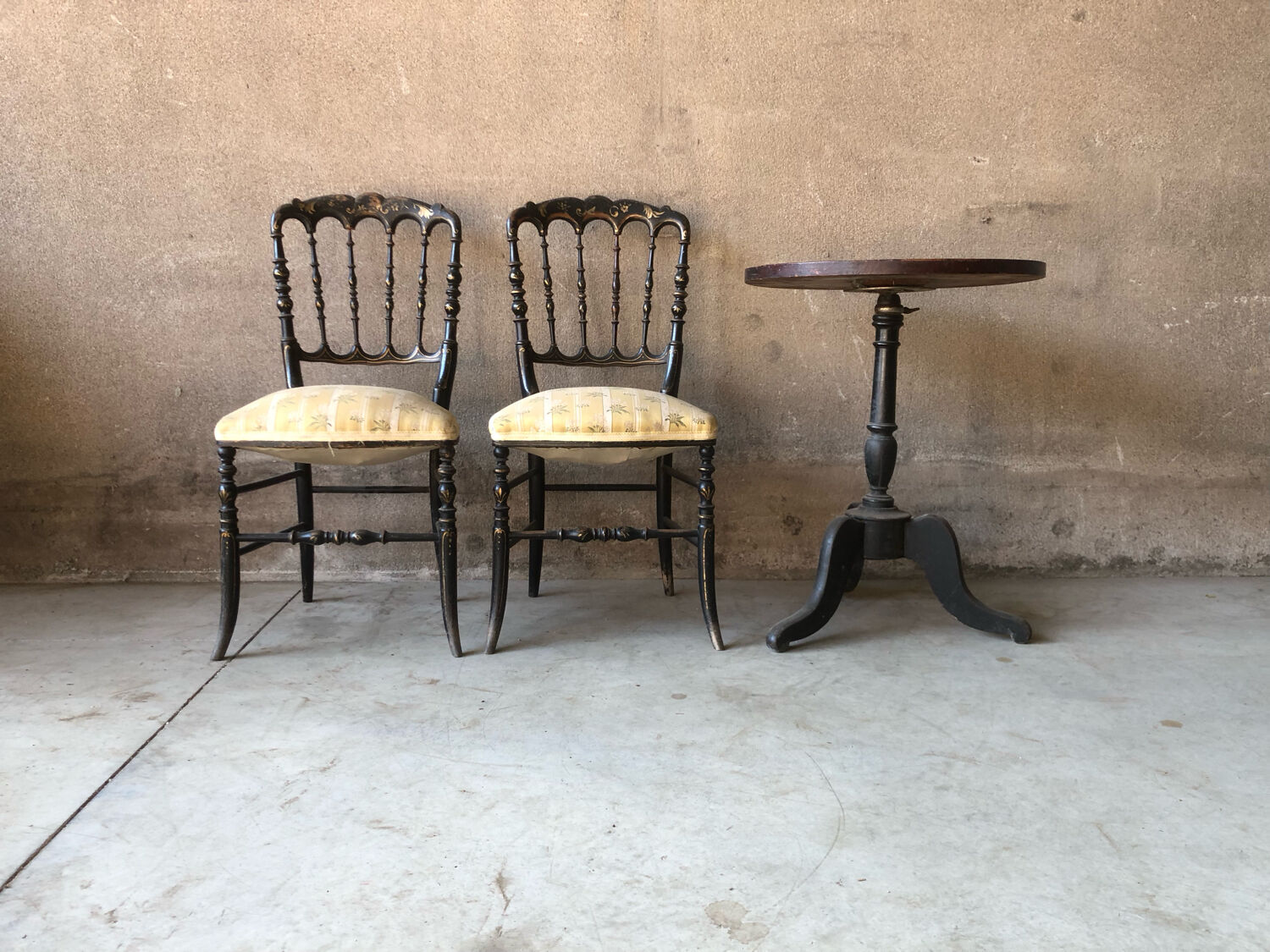 Napoleon 3 pedestal table and chair