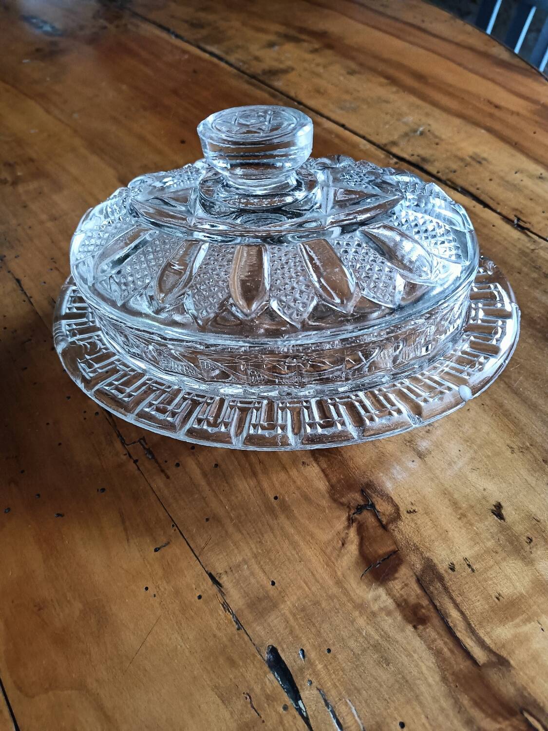 Butter dish and its lid