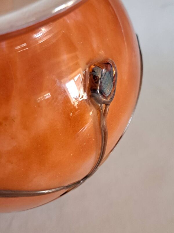 Vase en pate de verre. Signée Biot.