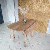 Round walnut shutter table