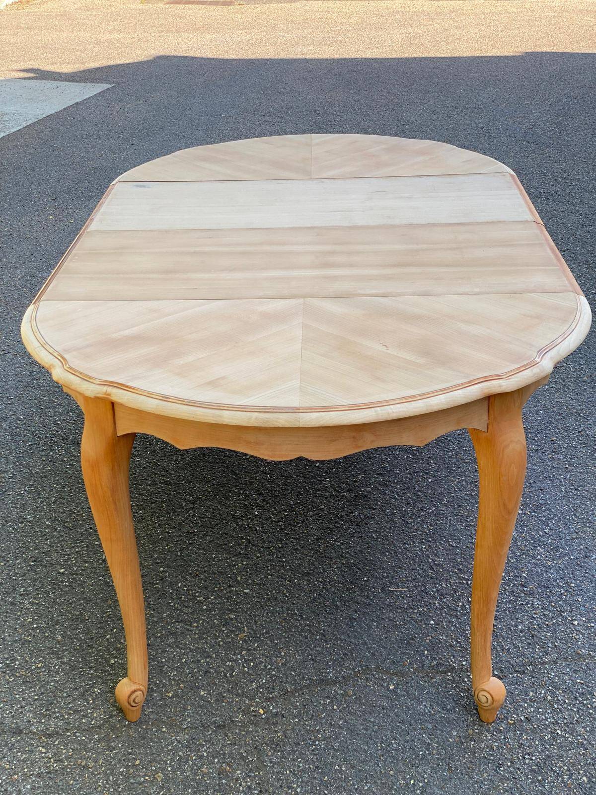 Renovated Louis XV extendable round dining table 205cm