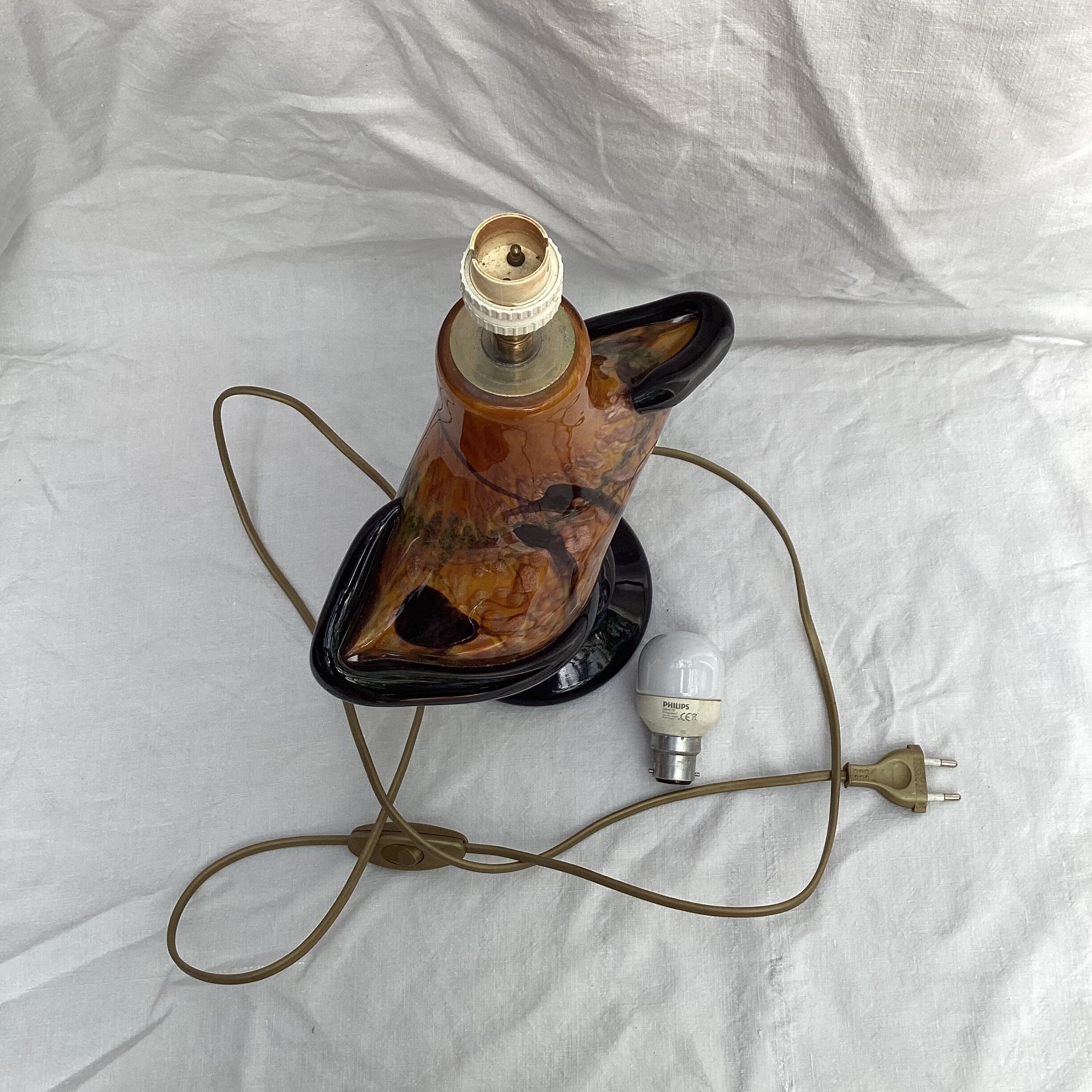 Table lamp foot design molded glass