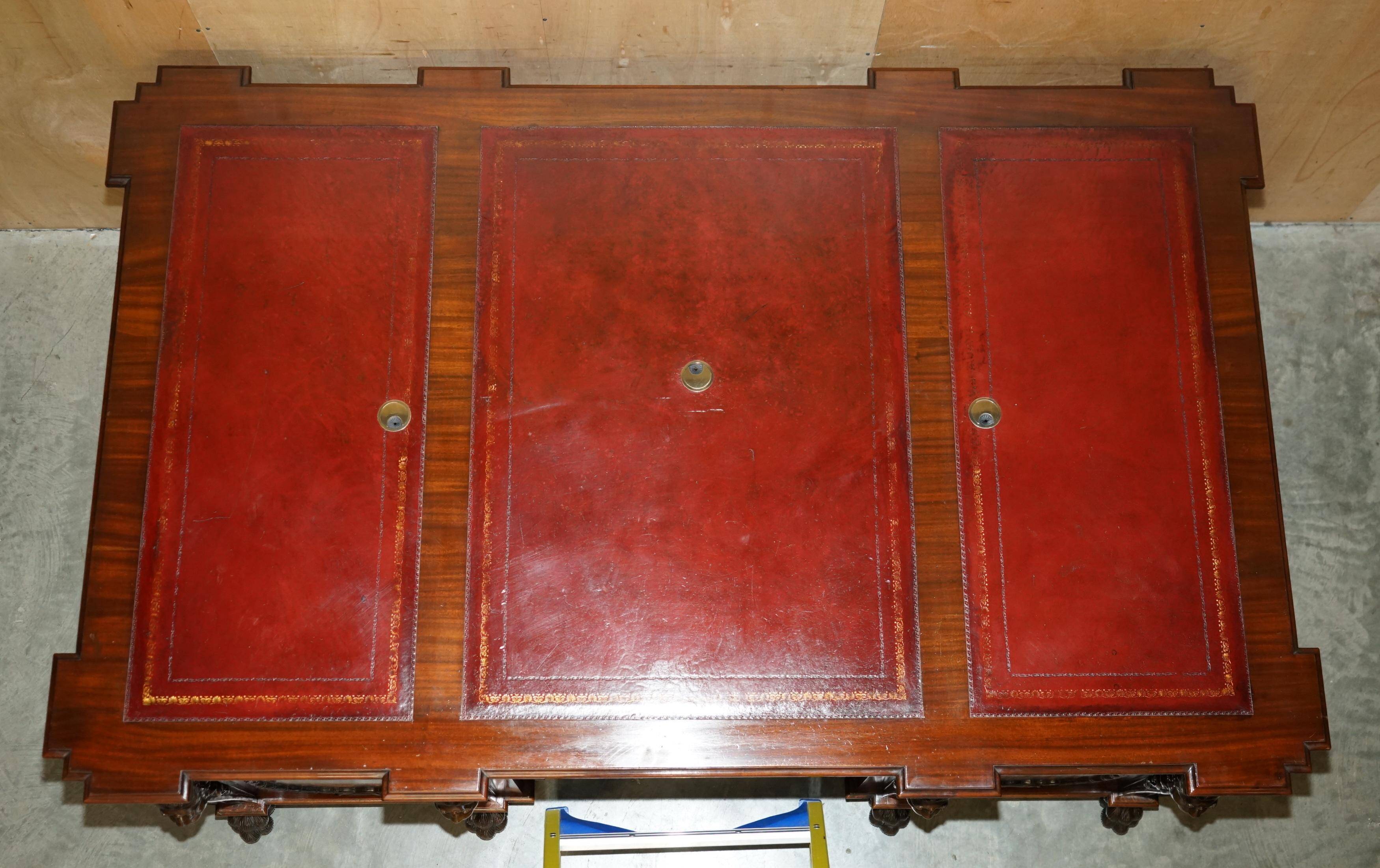 Partner desk with two carved columns featuring lion heads, according to Thomas Chippendale, restored.
