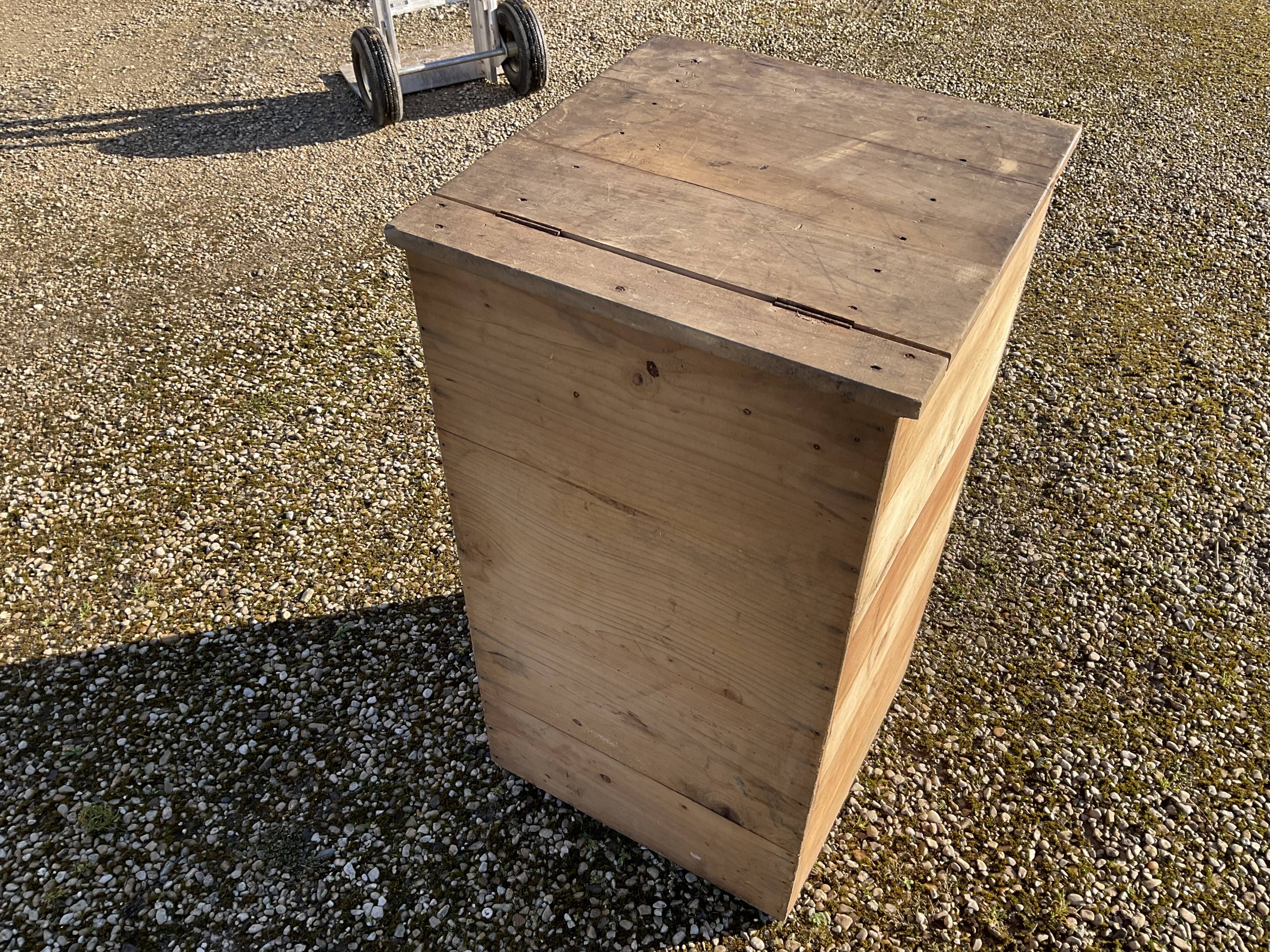 Storage cabinet