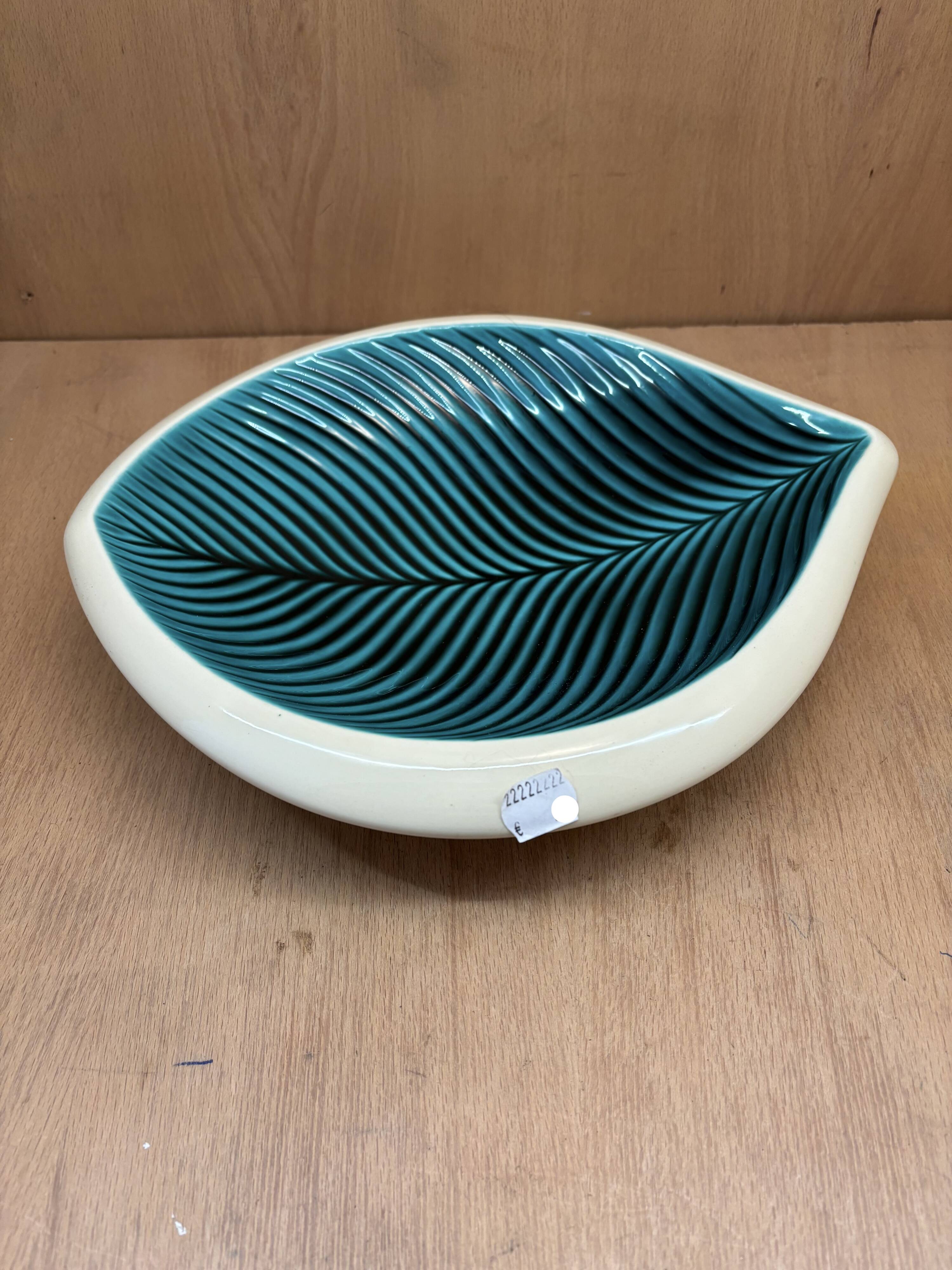 Années 1960 Dessous de plat Feuille de vigne Céramique émaillée L Vert