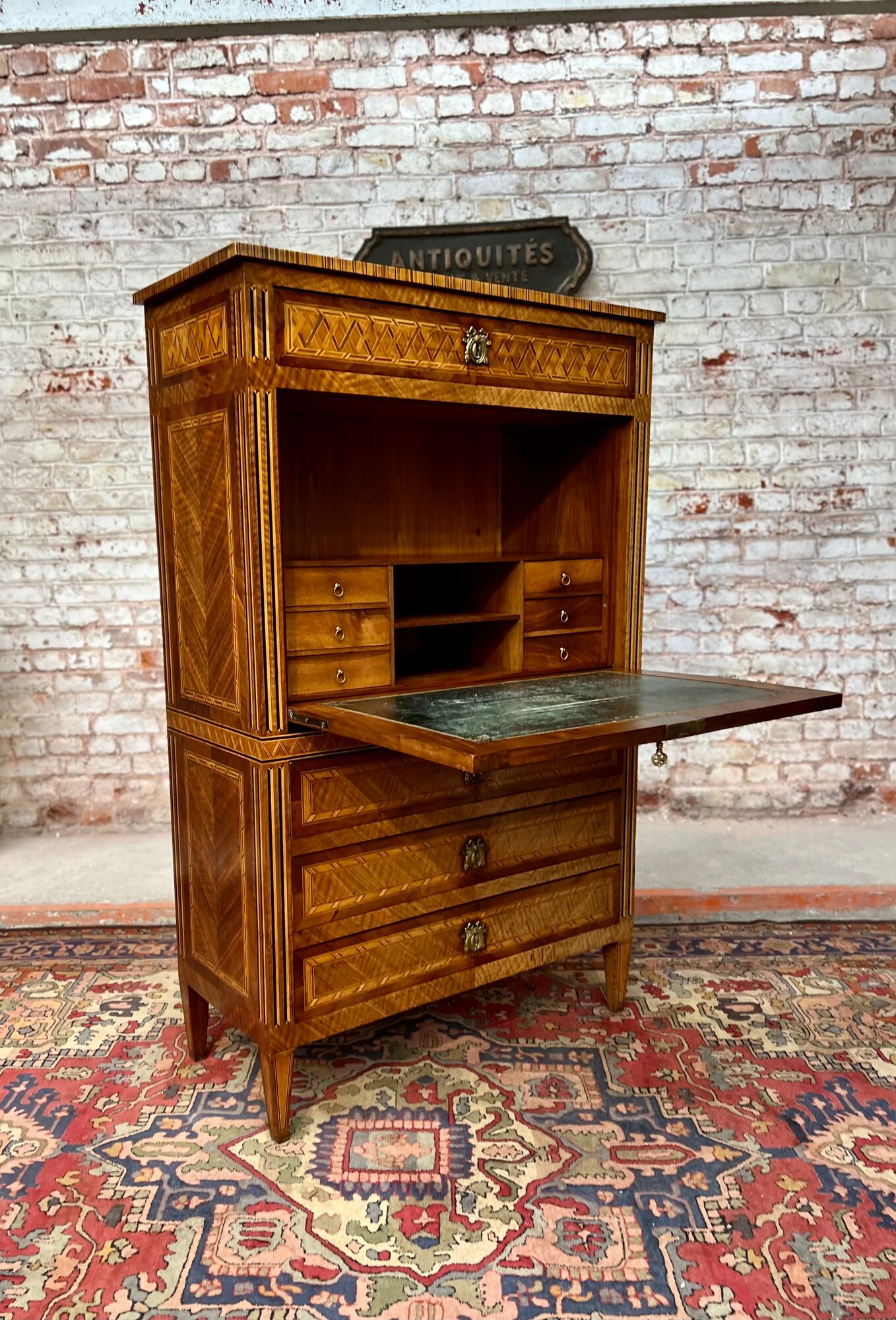 Writing desk in marquetry of Louis XVI XVIII century
