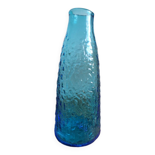 Carafe en verre bleu