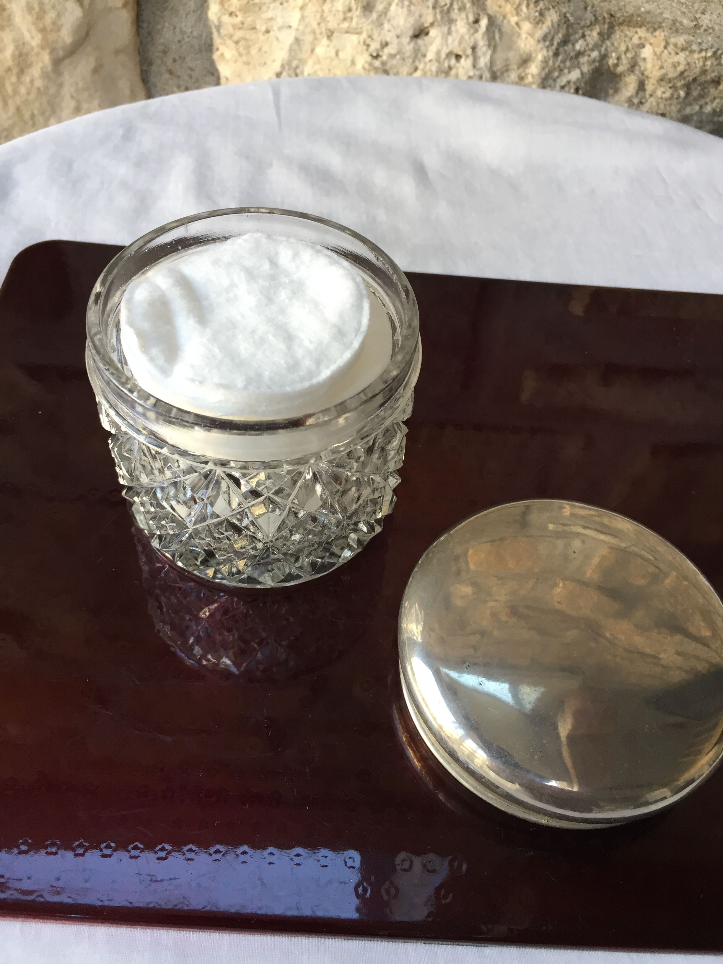 Boîte en verre et métal
