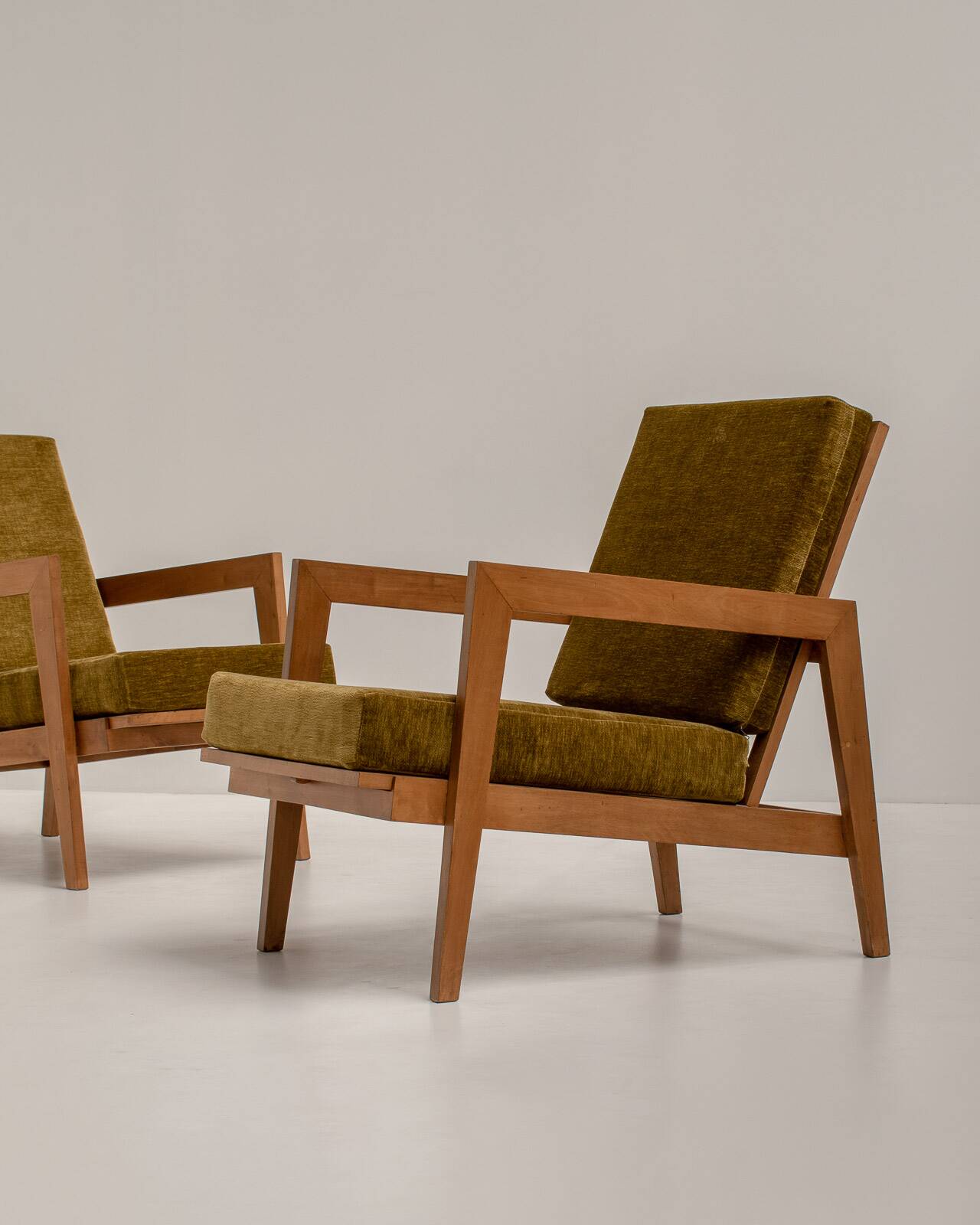 Paire de fauteuils de reconstruction française, France 1960s