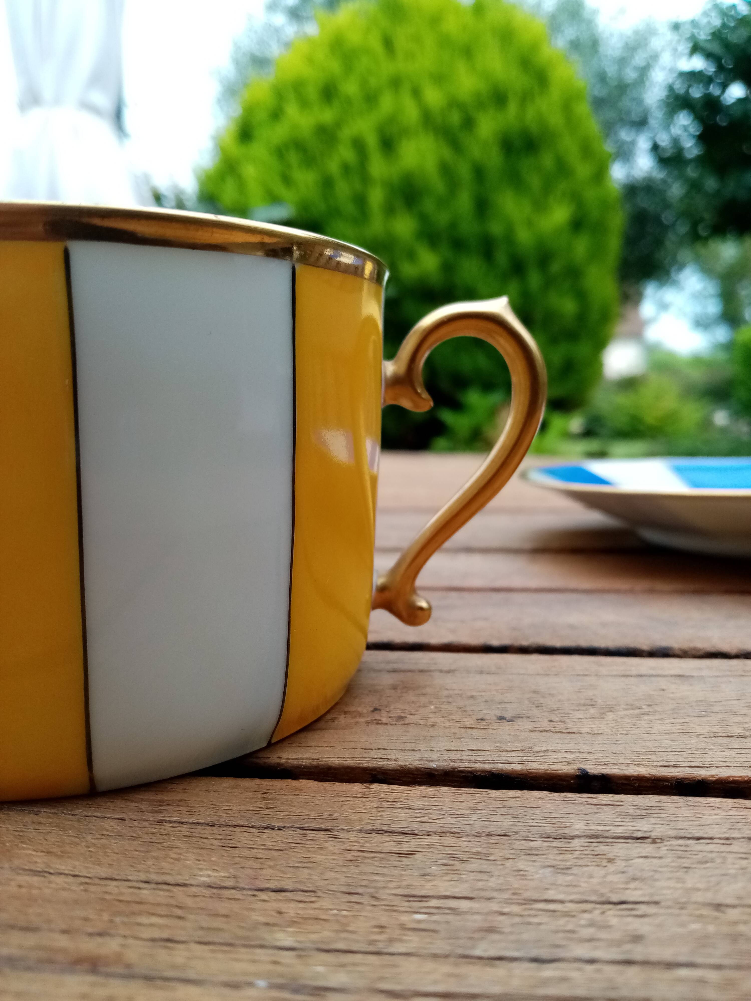 Art Deco tea or lunch cup and saucers