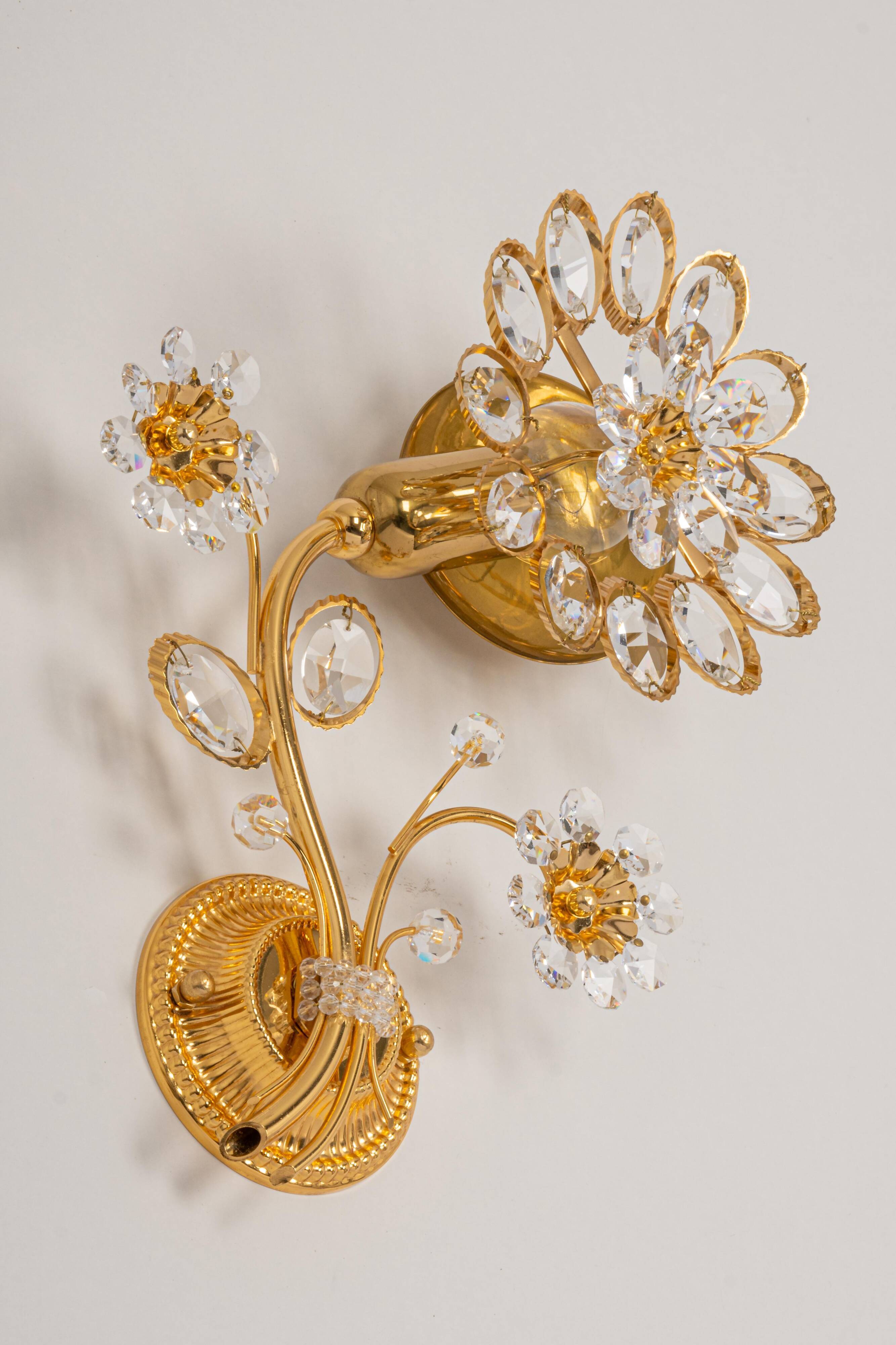 Sconce in gilded brass in the shape of a flower by Palwa, Germany, 1970s.