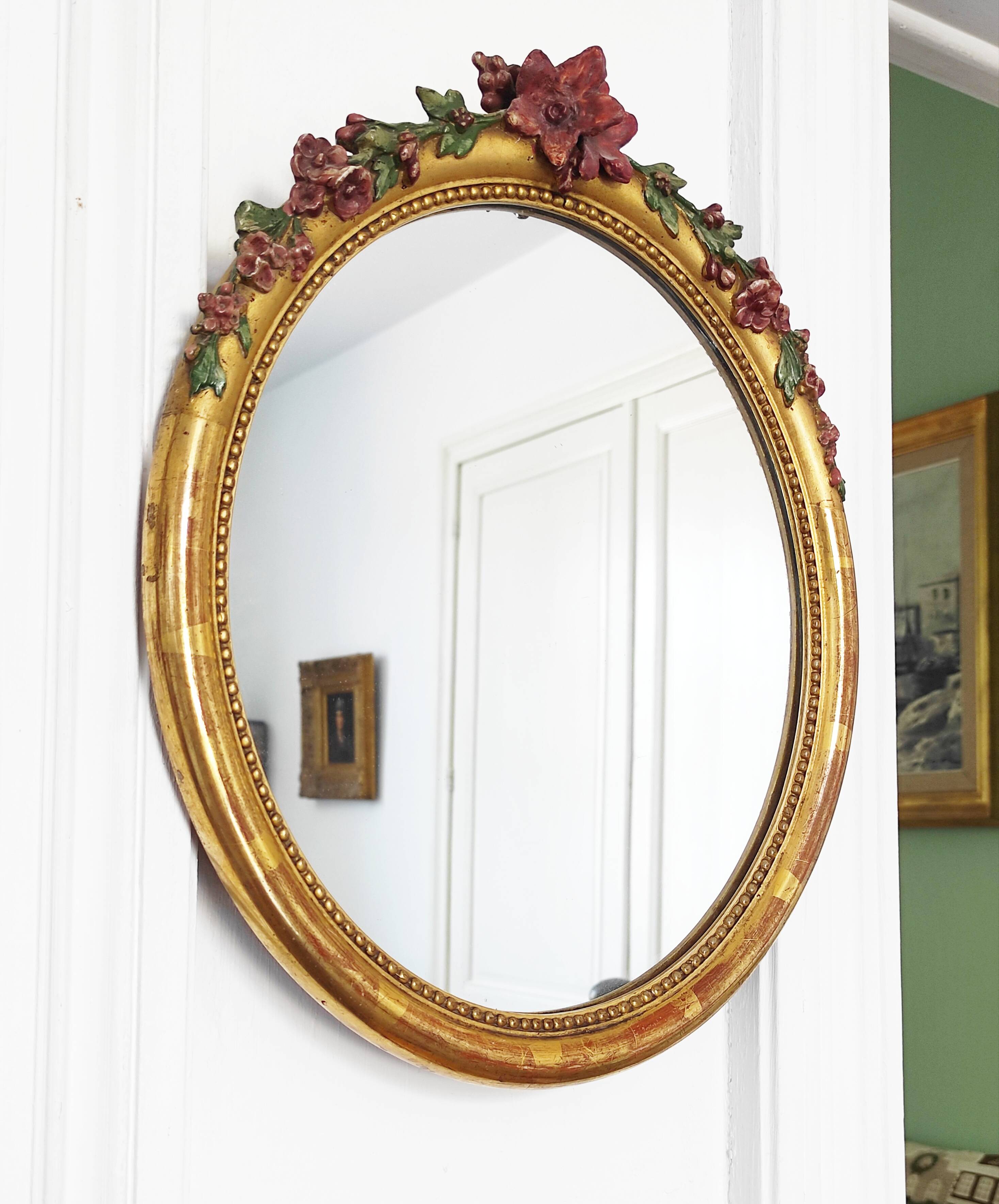 Miroir en bois doré avec fleurs
