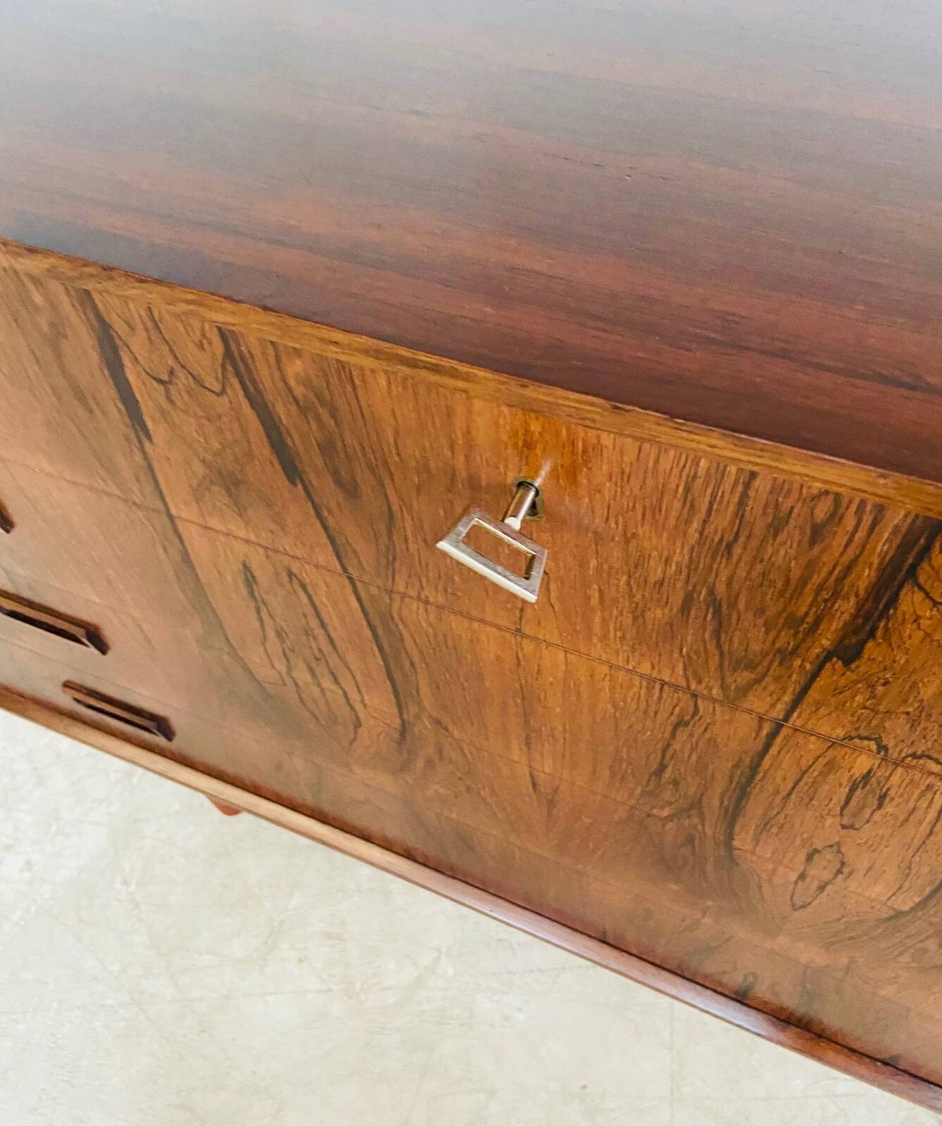 Commode danoise vintage en palissandre du milieu du siècle par Kaj Larsen