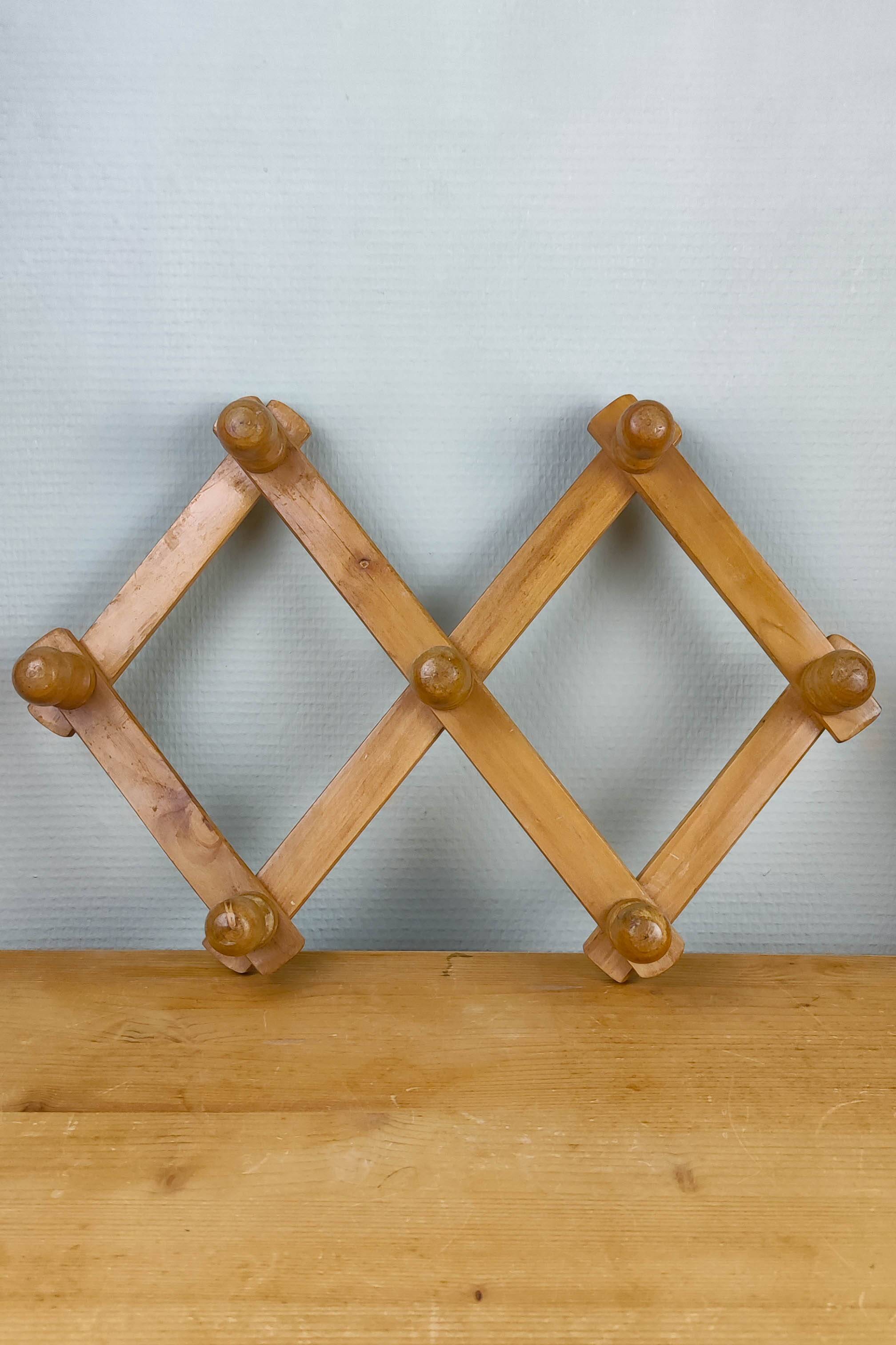 Wooden accordion coat rack