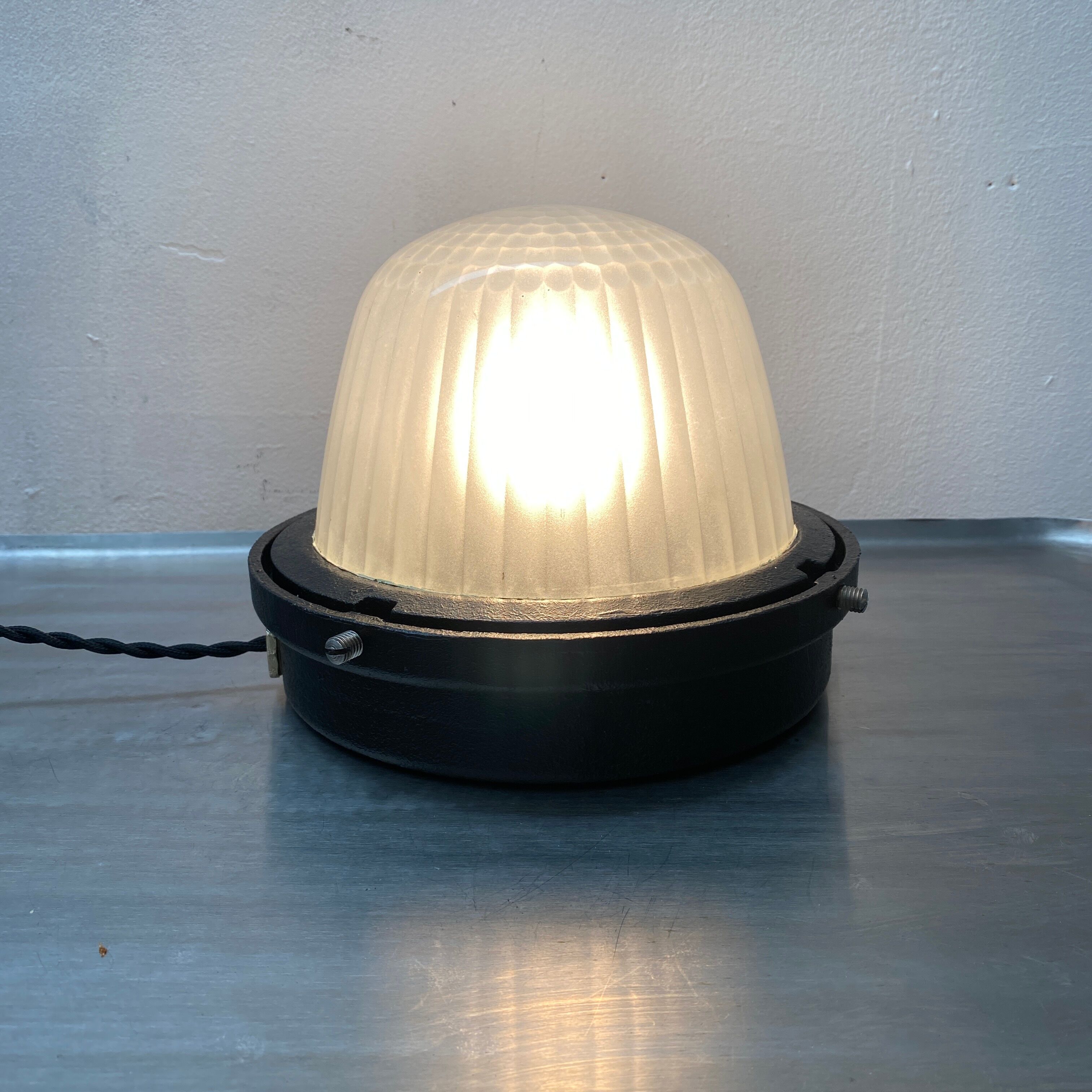Old industrial table lamp "holophane"