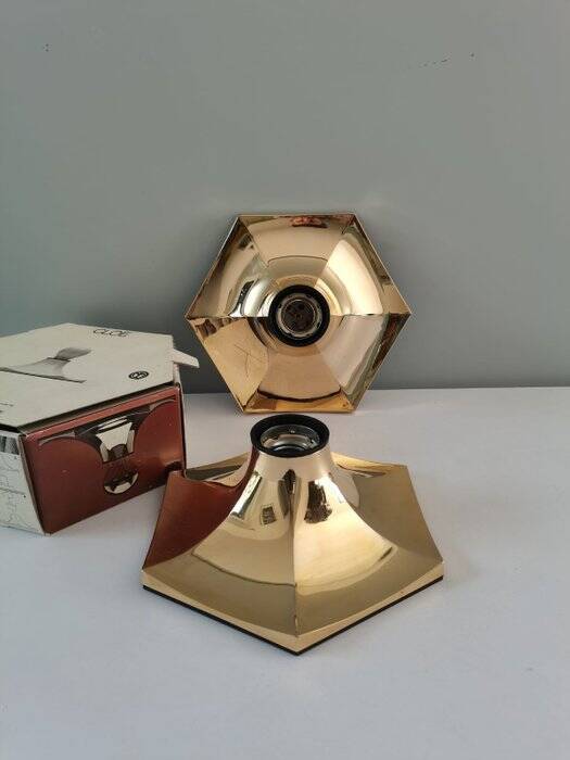 Pair of Italian wall lights by Fosnova from the 1980s.