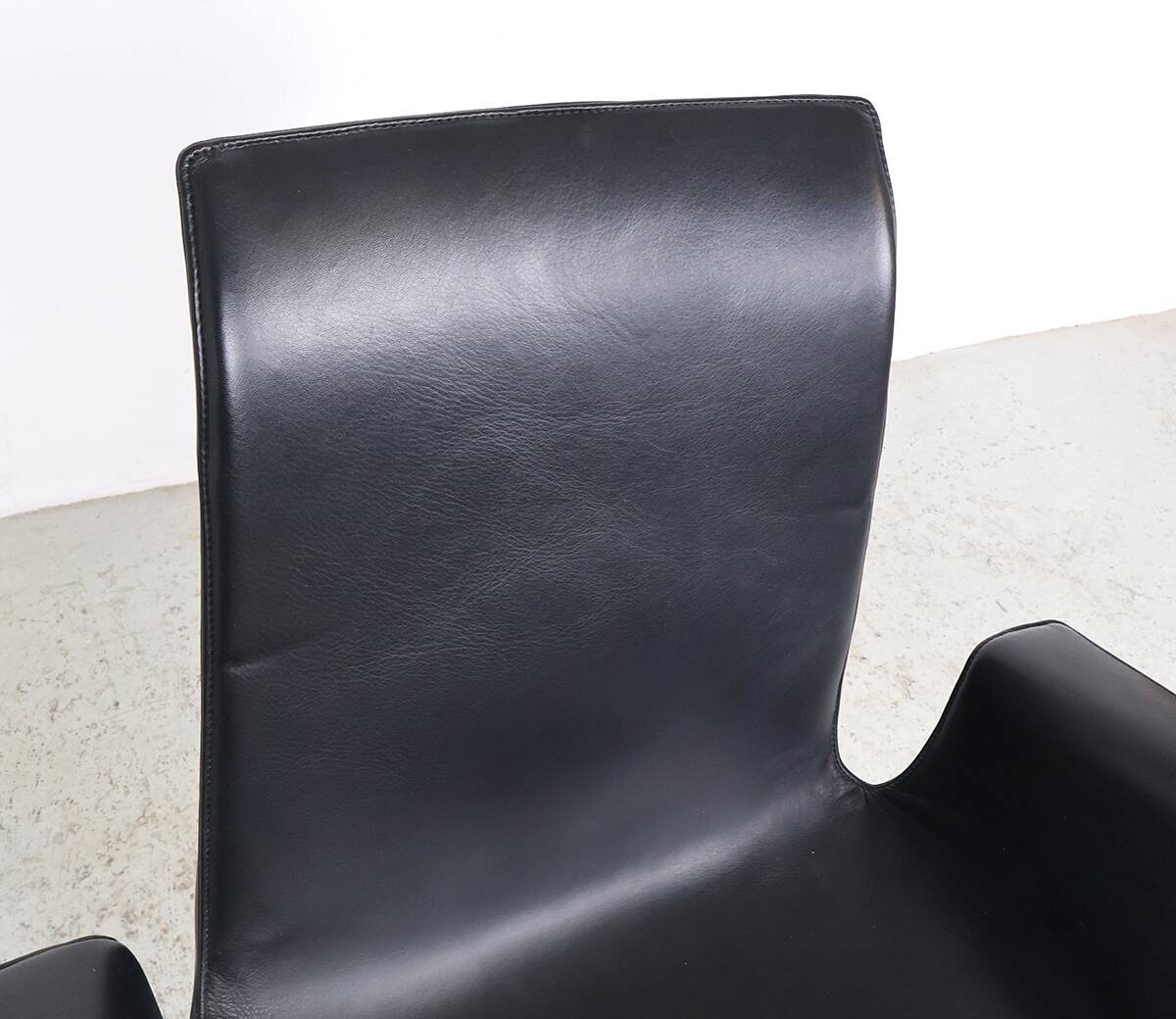 Walter Knoll "The Bucket chair" swivel chair black
