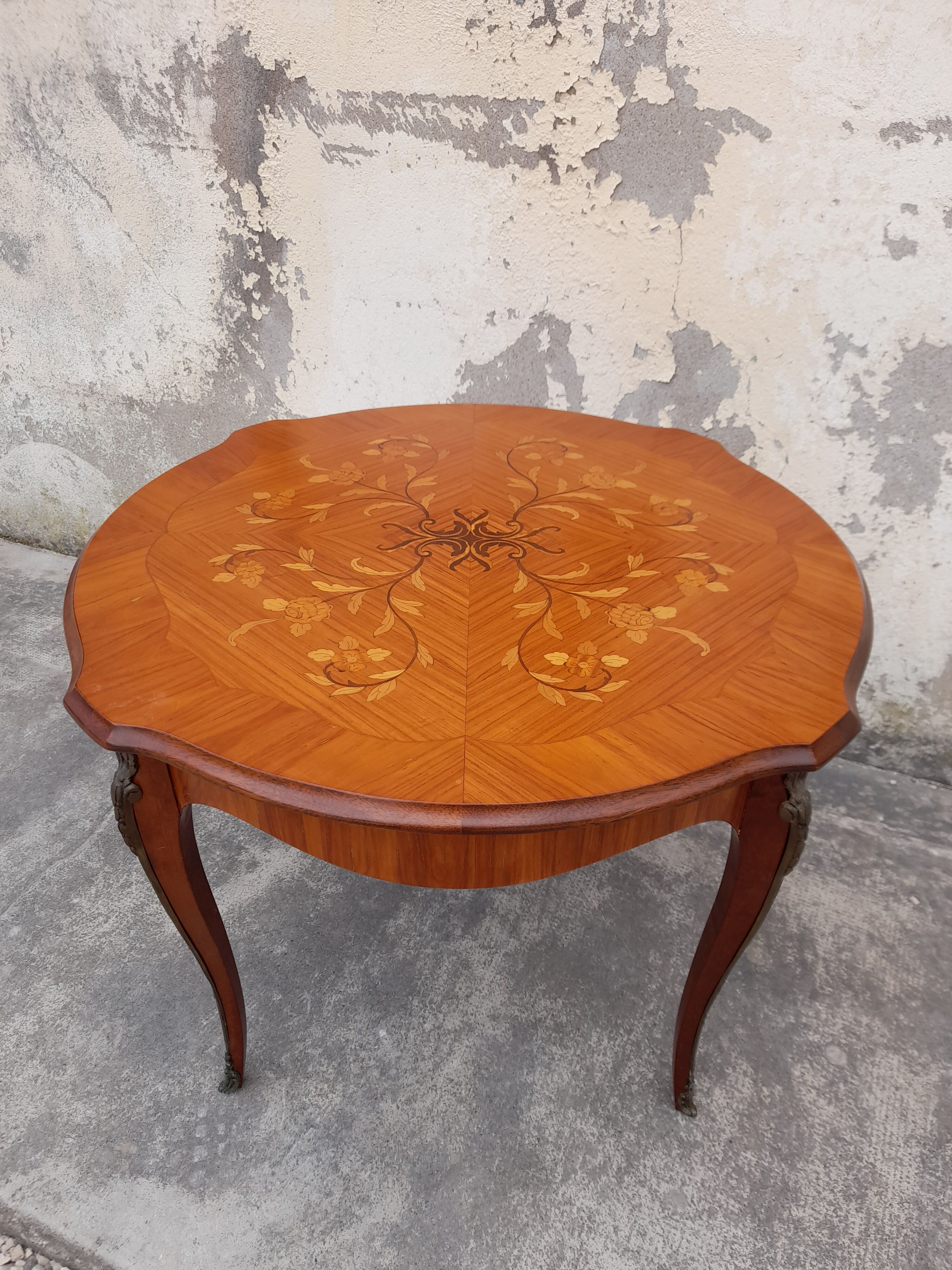 Table basse style Louis XV en bois de rose