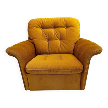 Fauteuil lounge vintage sur roulettes en velours côtelé moutarde doré 70
