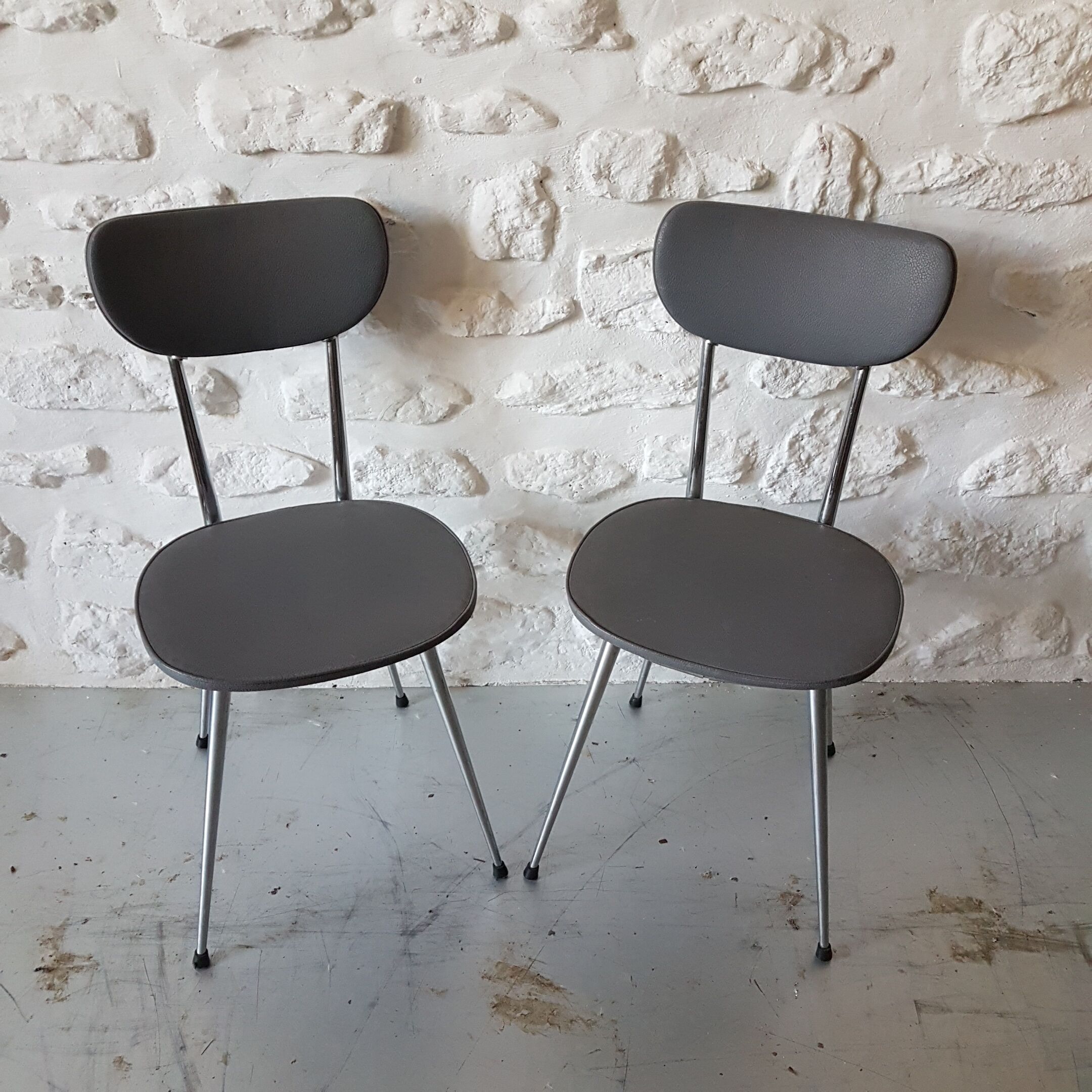 Pair of vintage chairs in metal and grey