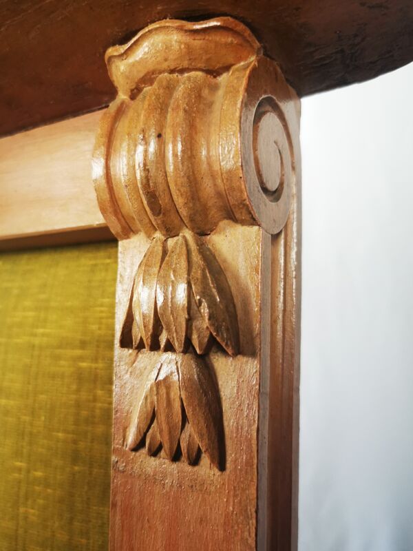 Paire de chaises ponteuses estampillées par J-B. Lelarge laquées faux bois de rose