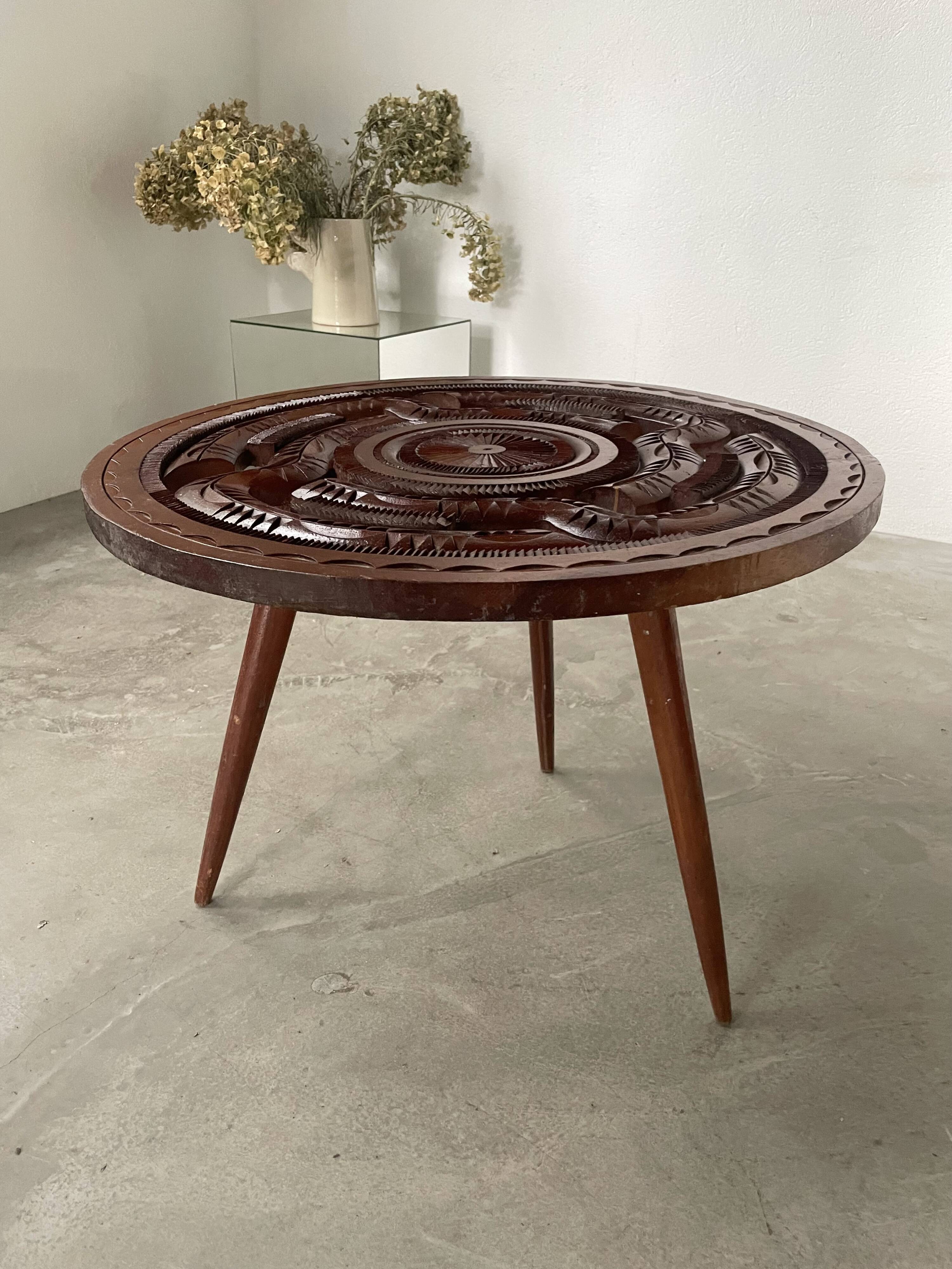 60s tripod coffee table in chiseled wood