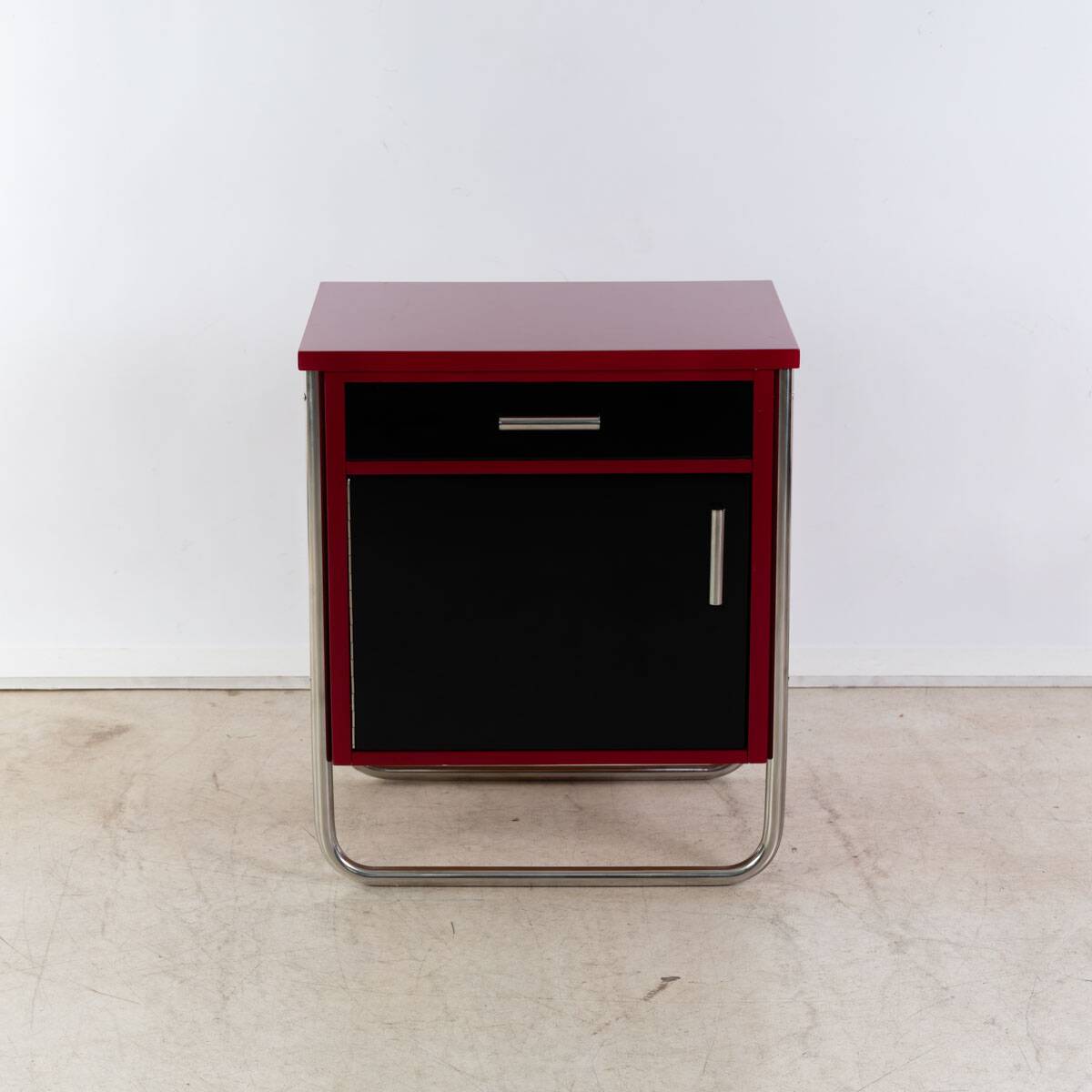 Paire de tables de chevet Bauhaus, années 1930