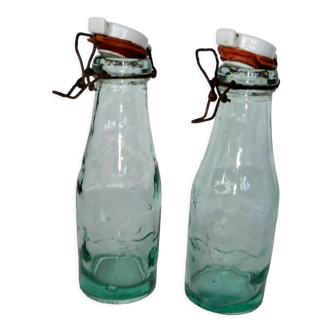 Bouteilles anciennes marque Mercur verre bouchon porcelaine récipient carafe