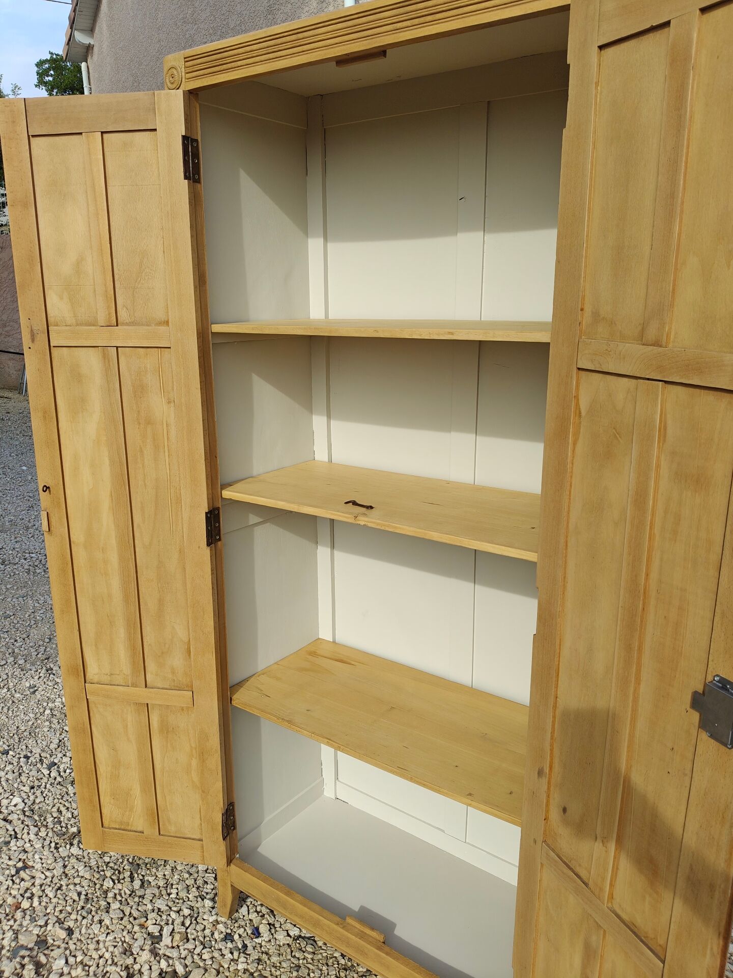Armoire parisienne