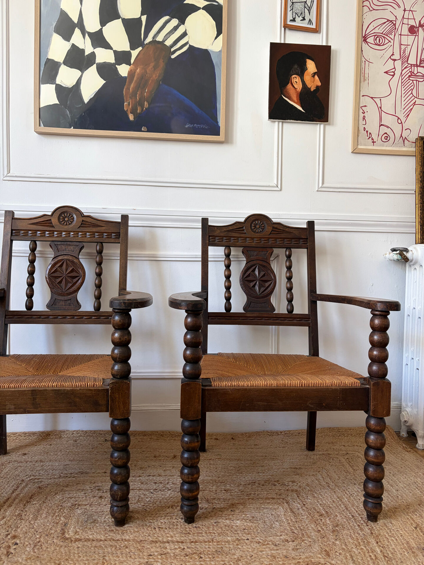 Paire de fauteuils rustiques bois et paille 