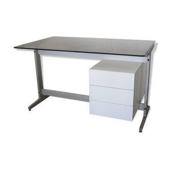 Desk by Etienne Fermigier