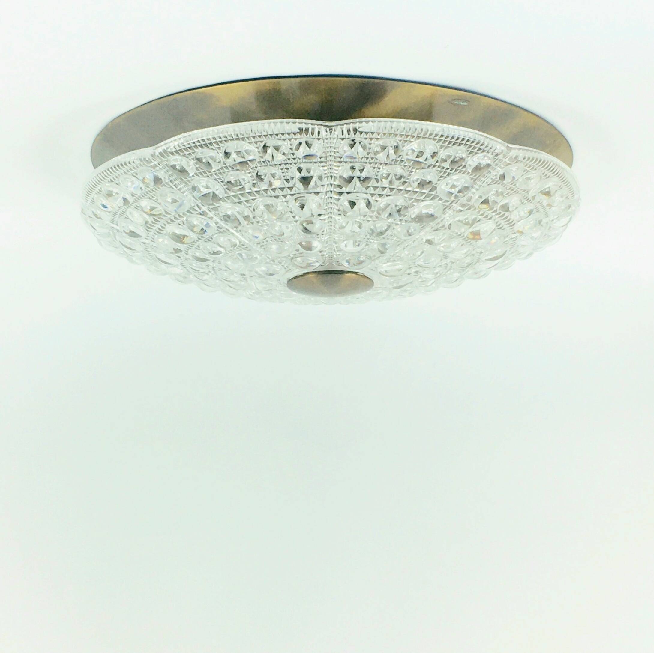 Lustre en verre et laiton scandinave par C Fagerlund pour Orrefors, années 1960.