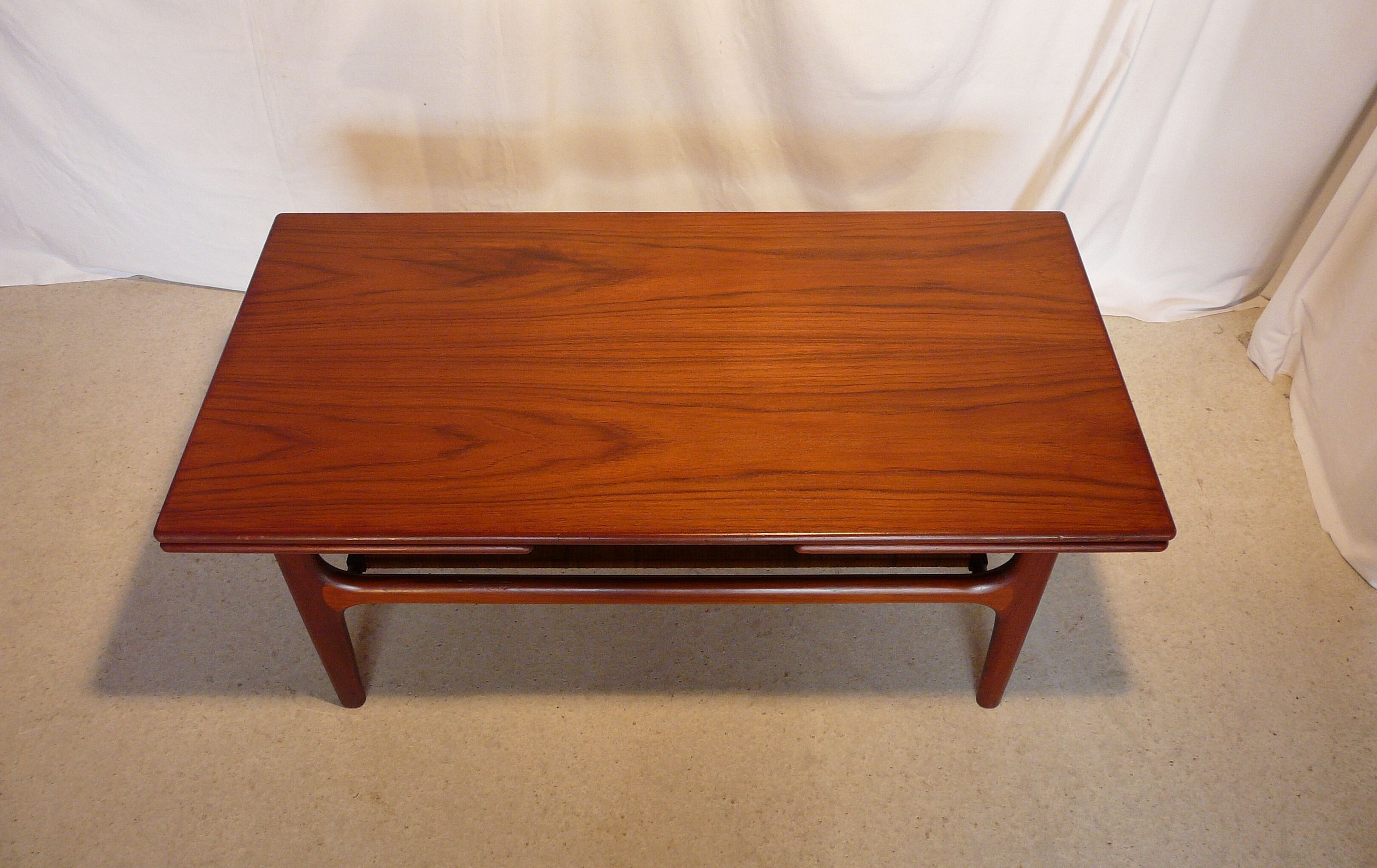 Expandable Scandinavian teak coffee table
