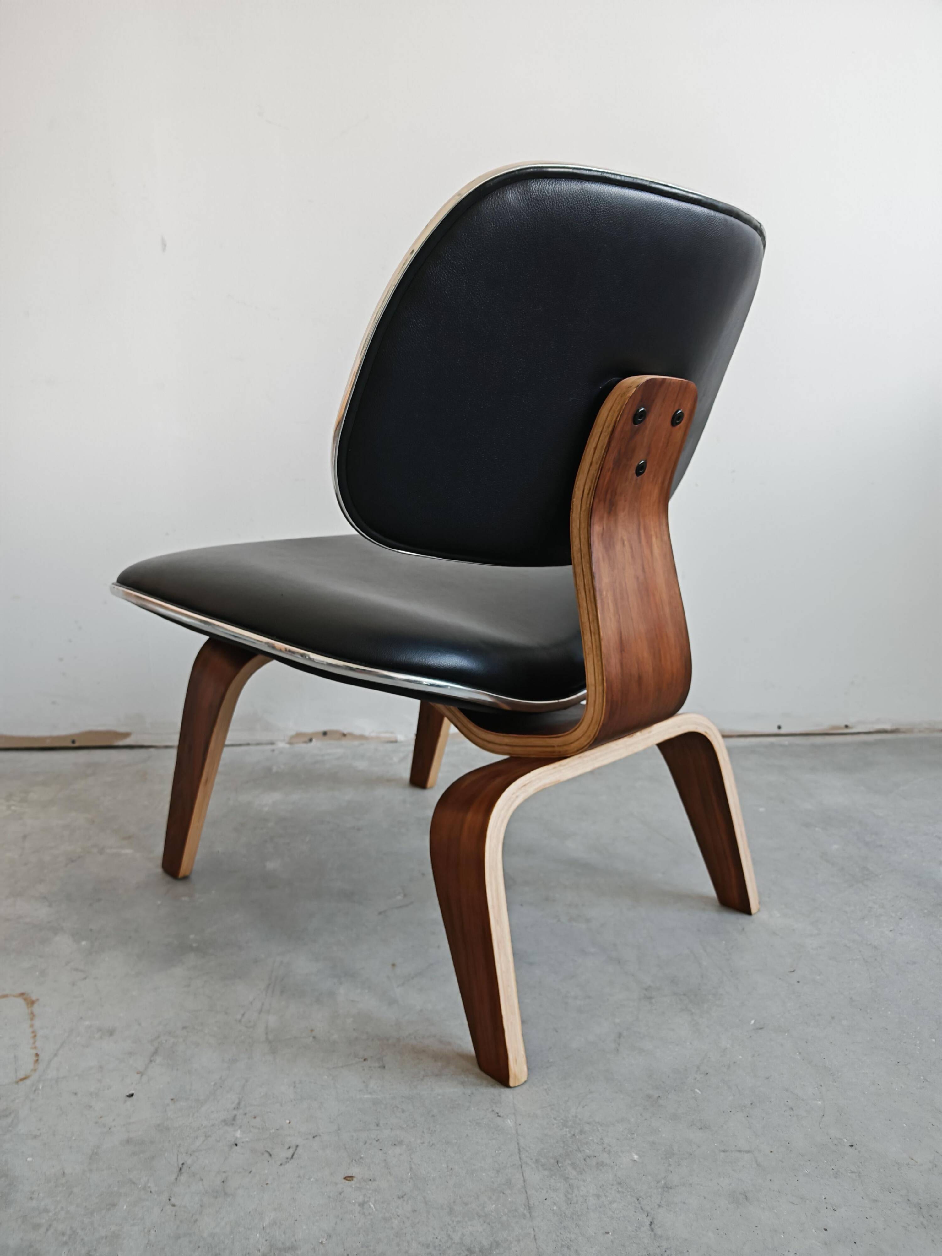 Mid Century Modern lounge chair LCW by Charles and Ray Eames