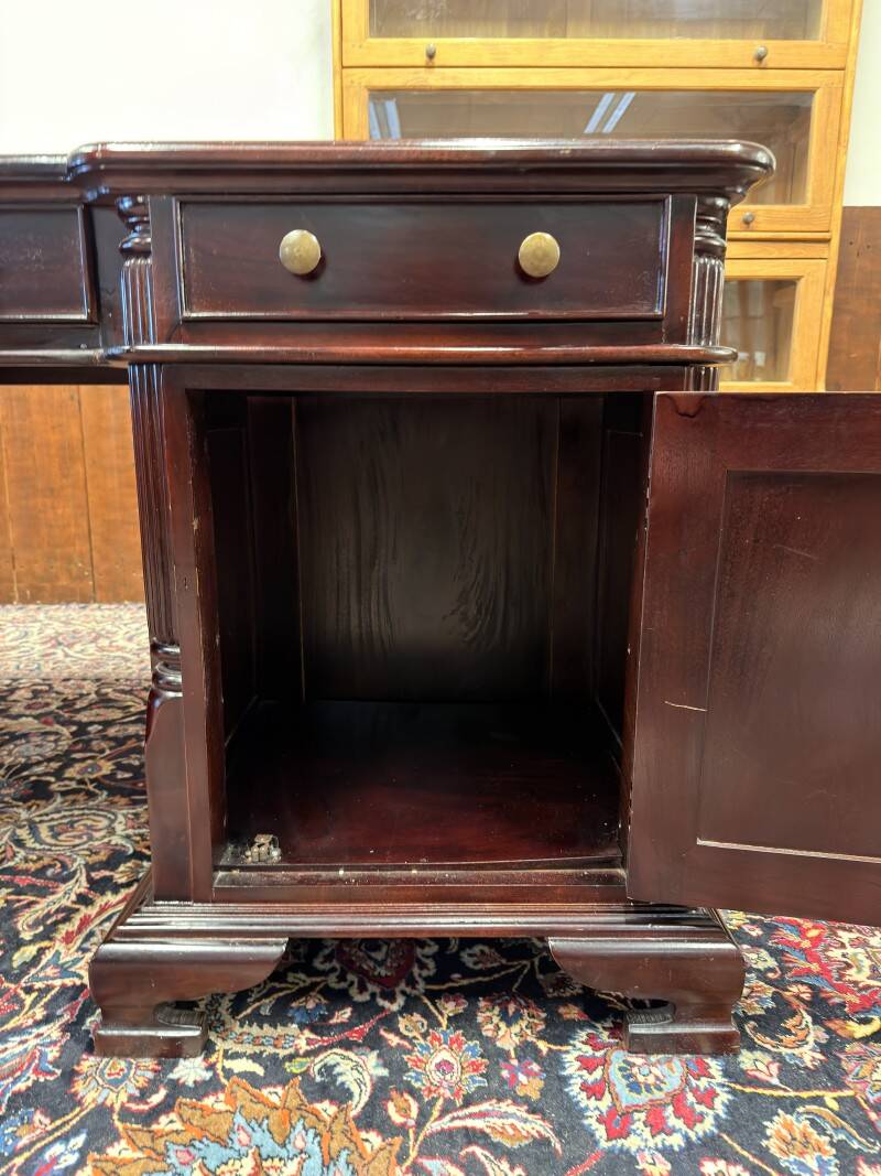 English Chesterfield Desk Partnerdesk