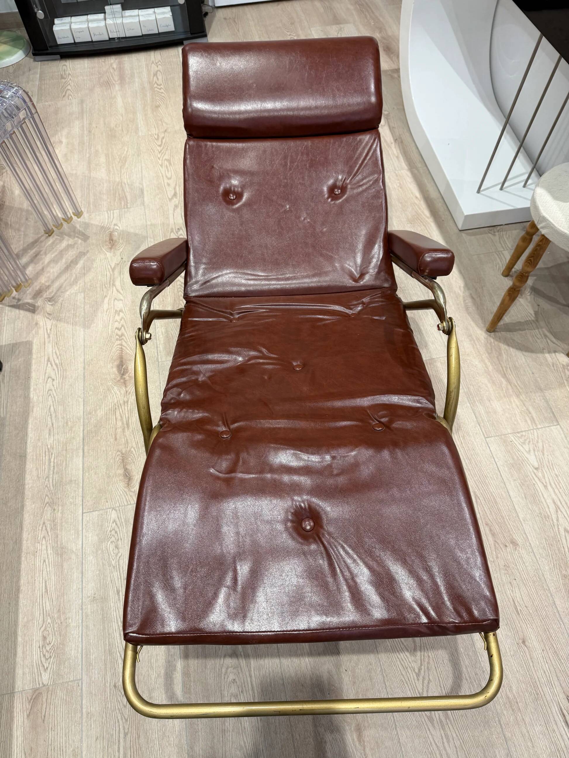 Reclining armchair in brown leather with tubular frame – Italy – 1960s/1970s