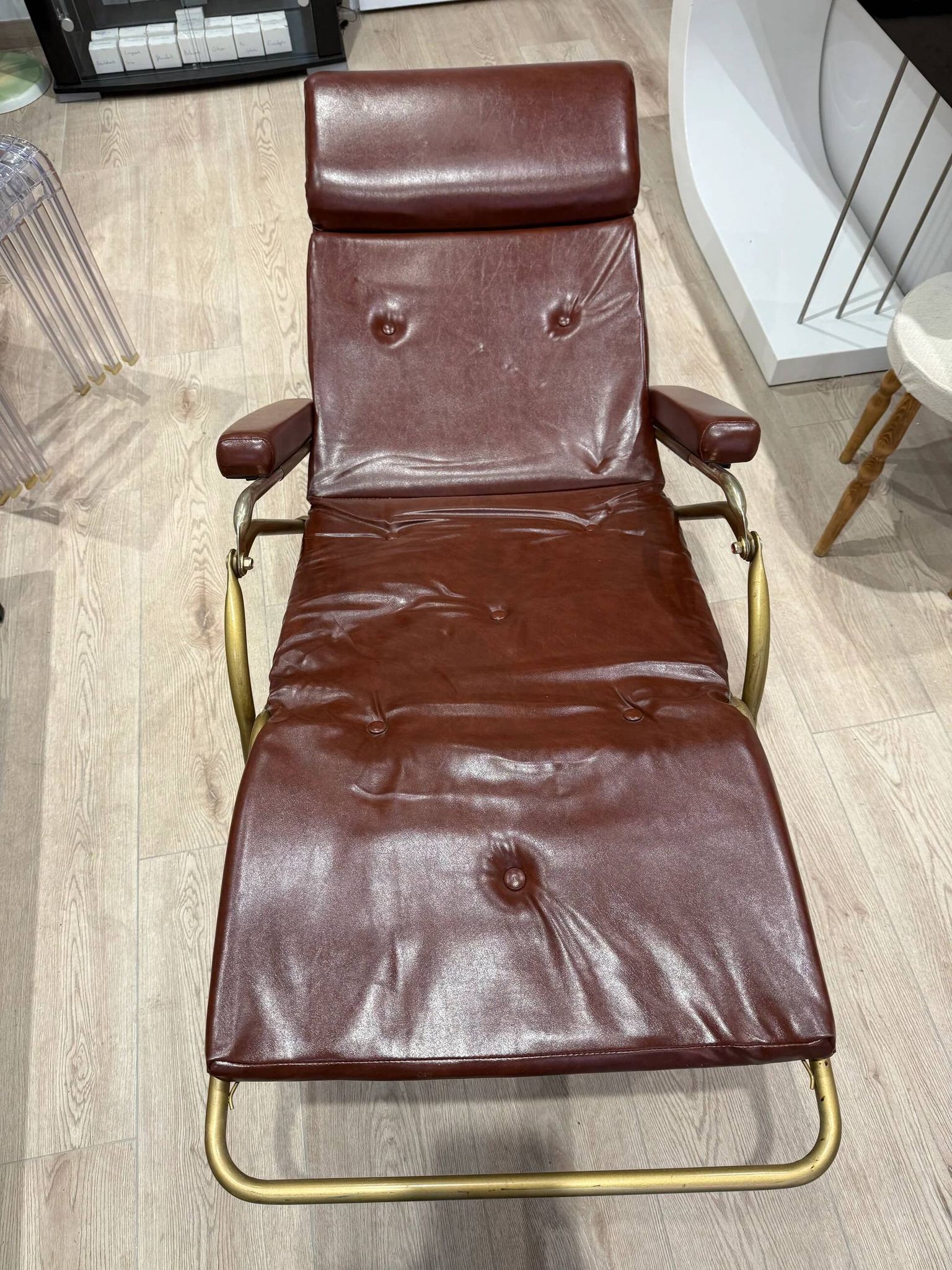 Reclining armchair in brown leather with tubular frame – Italy – 1960s/1970s