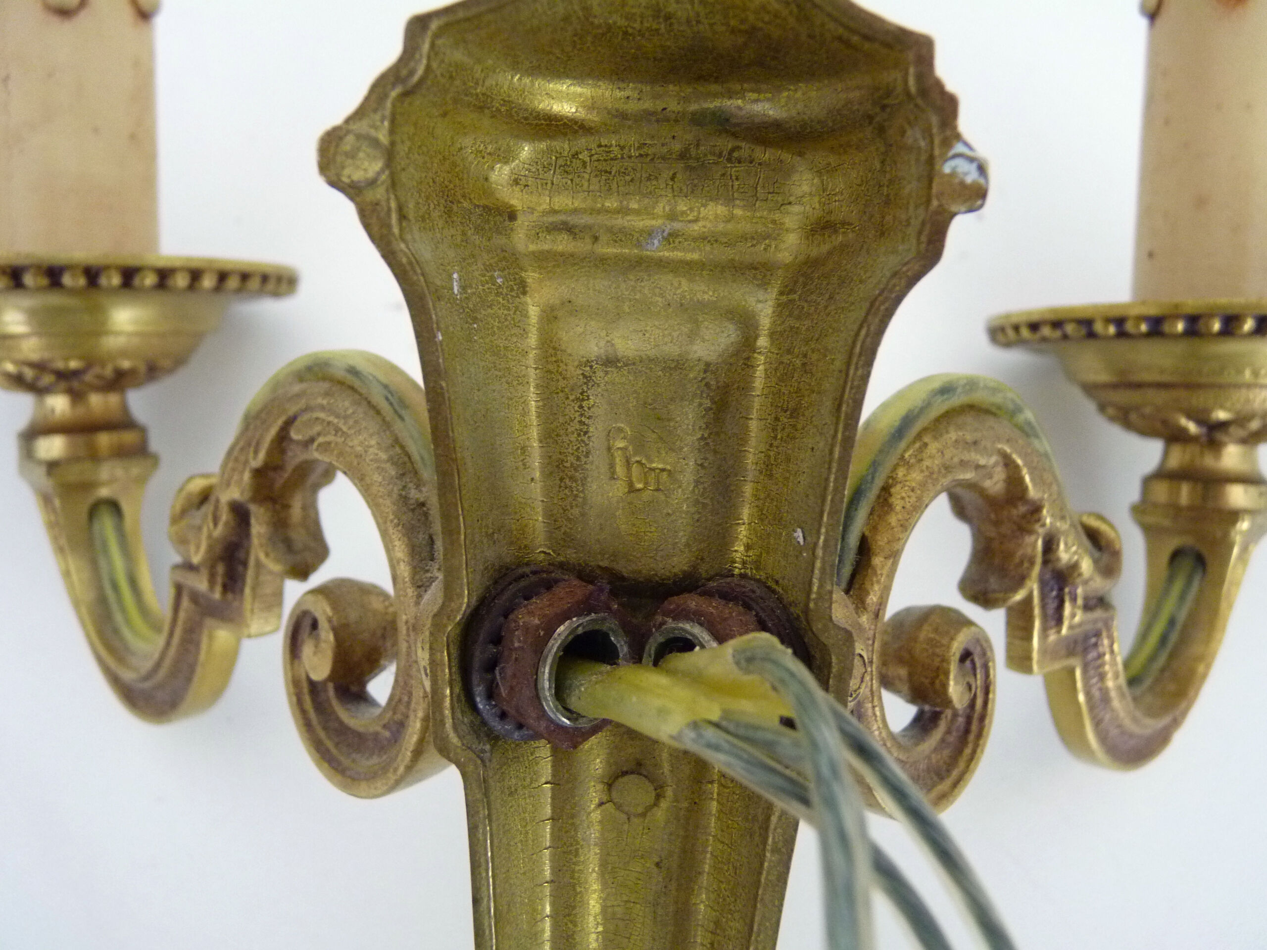 Old pair of wall sconces pot à feu, bronze with 2 candles, year 50 60