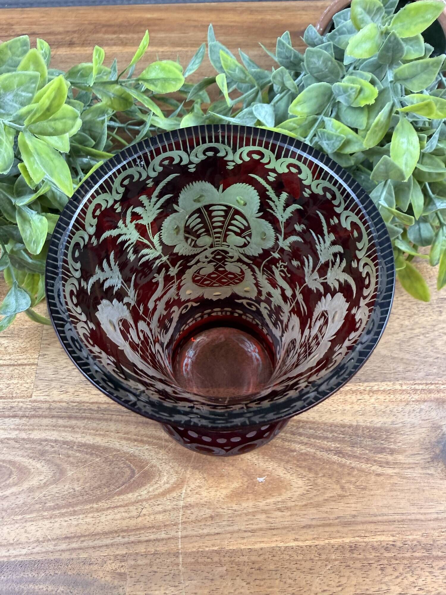 Hand-engraved red Bohemian crystal vase – Floral decoration