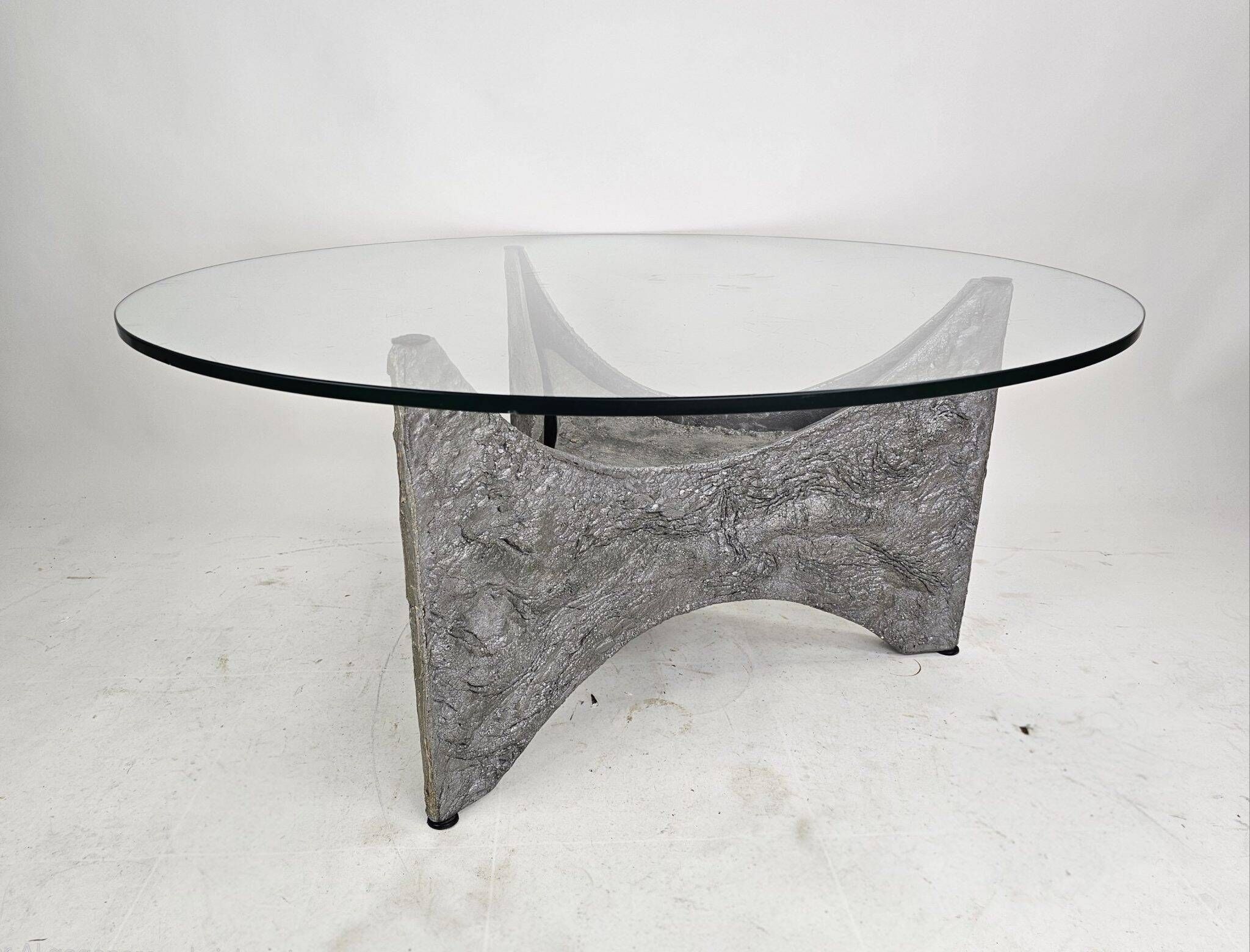 Table basse brutaliste ronde en aluminium coulé avec verre éclairé, années 1970