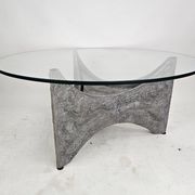 Table basse brutaliste ronde en aluminium coulé avec verre éclairé, années 1970